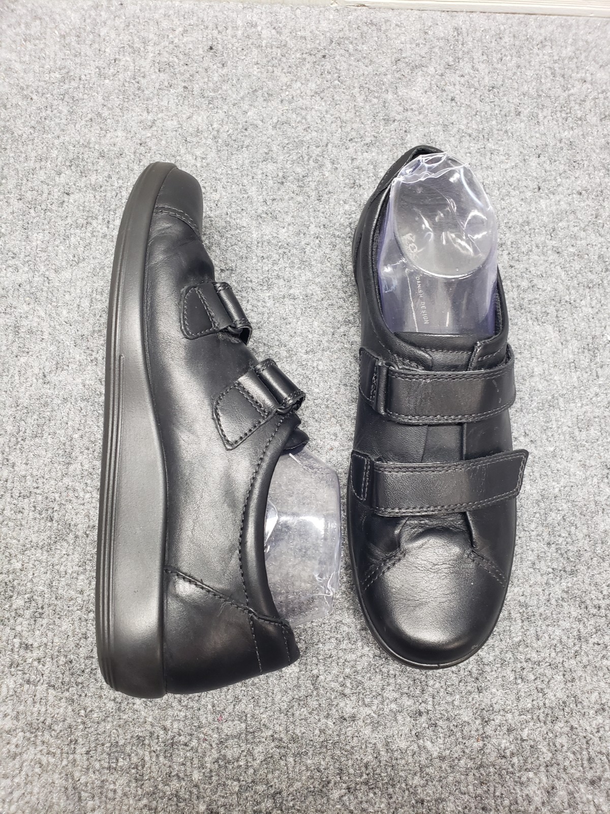 Ecco Women Sneaker 9.5 Black Leather Strap Hook & Loop Round Toe Casual Shoes