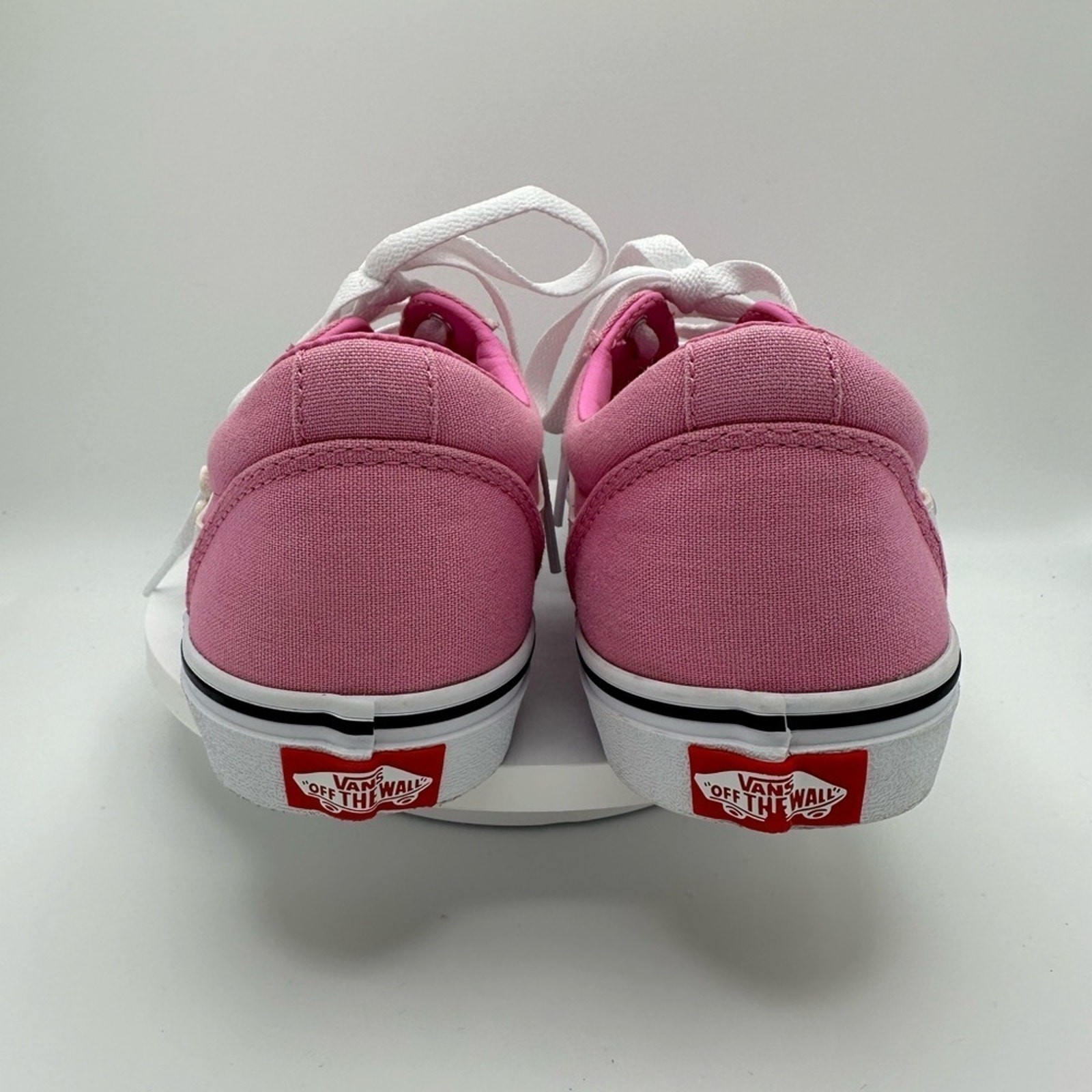 VANS Ward Pink Daisy Sneakers, Size 6 EUC