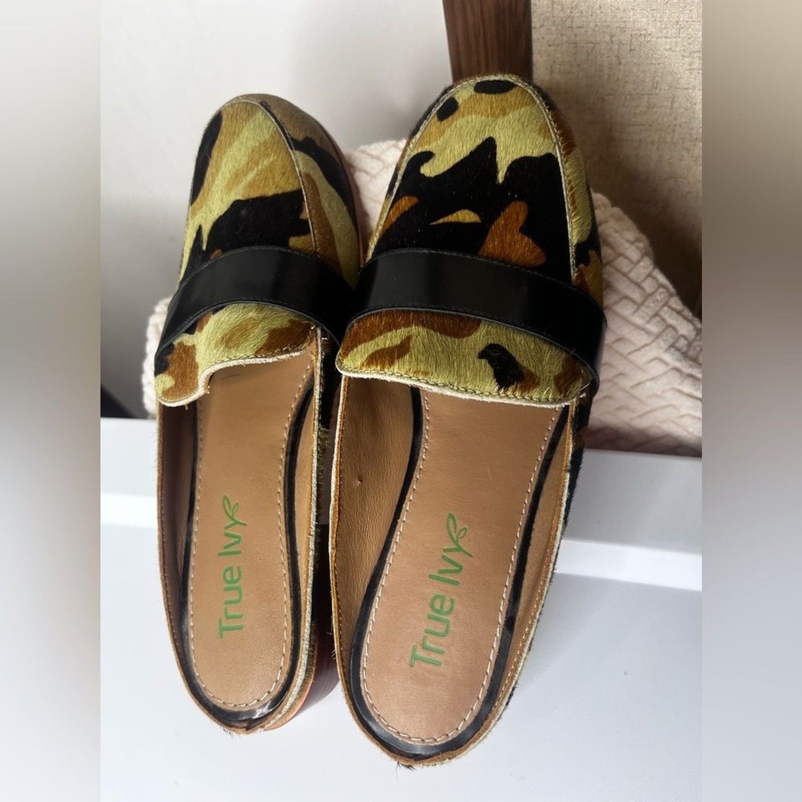True Ivy camouflage green slip on mules pony hair leather womens shoes size 6M