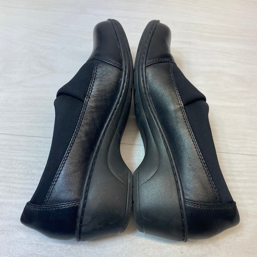 Clarks Women 7.5 Slip On Loafers Wedge Black Leather Cushion Professional Work