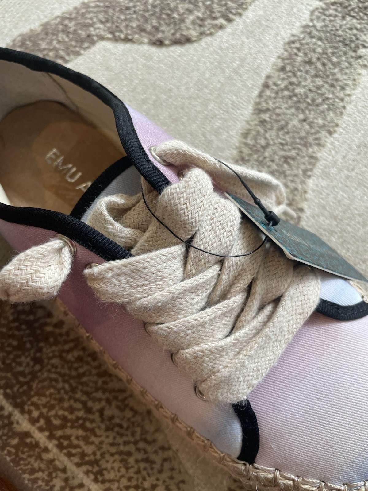 NWT EMU Agonis Pastel Ombré Slip In Tennis Shoes Women’s 6