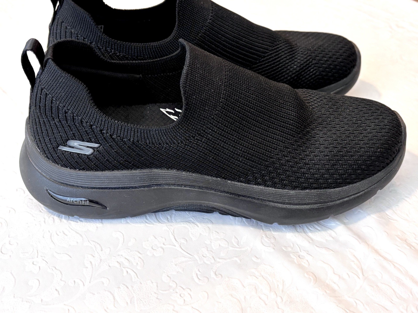 Sketchers GOwalk Air Cooled Slip-On Walking Shoes Womens Sz 7.5 Blk Mesh ArchFit