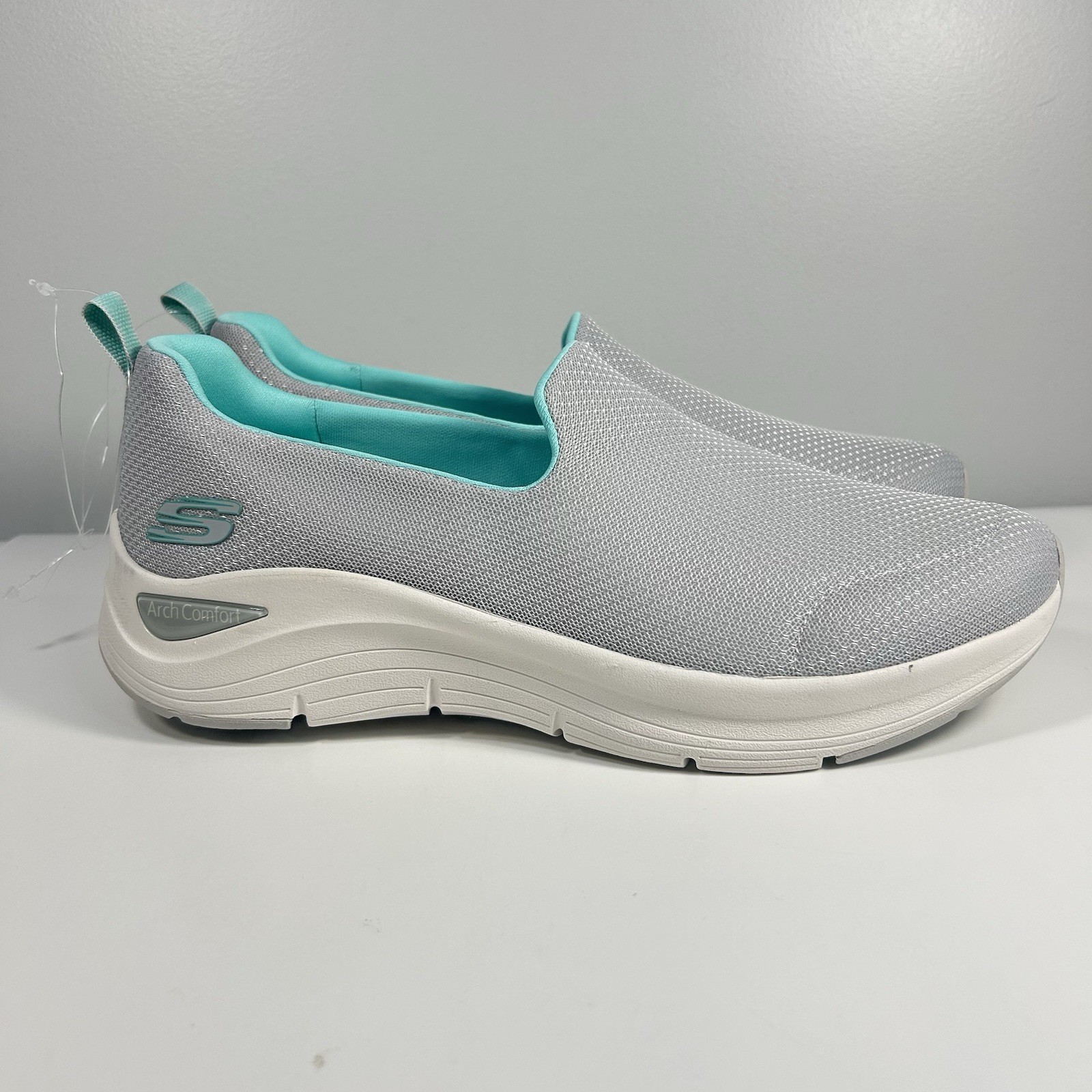 New Skechers Arch Support Shoes Women’s Size 11 Slip On Walking Light Grey Aqua