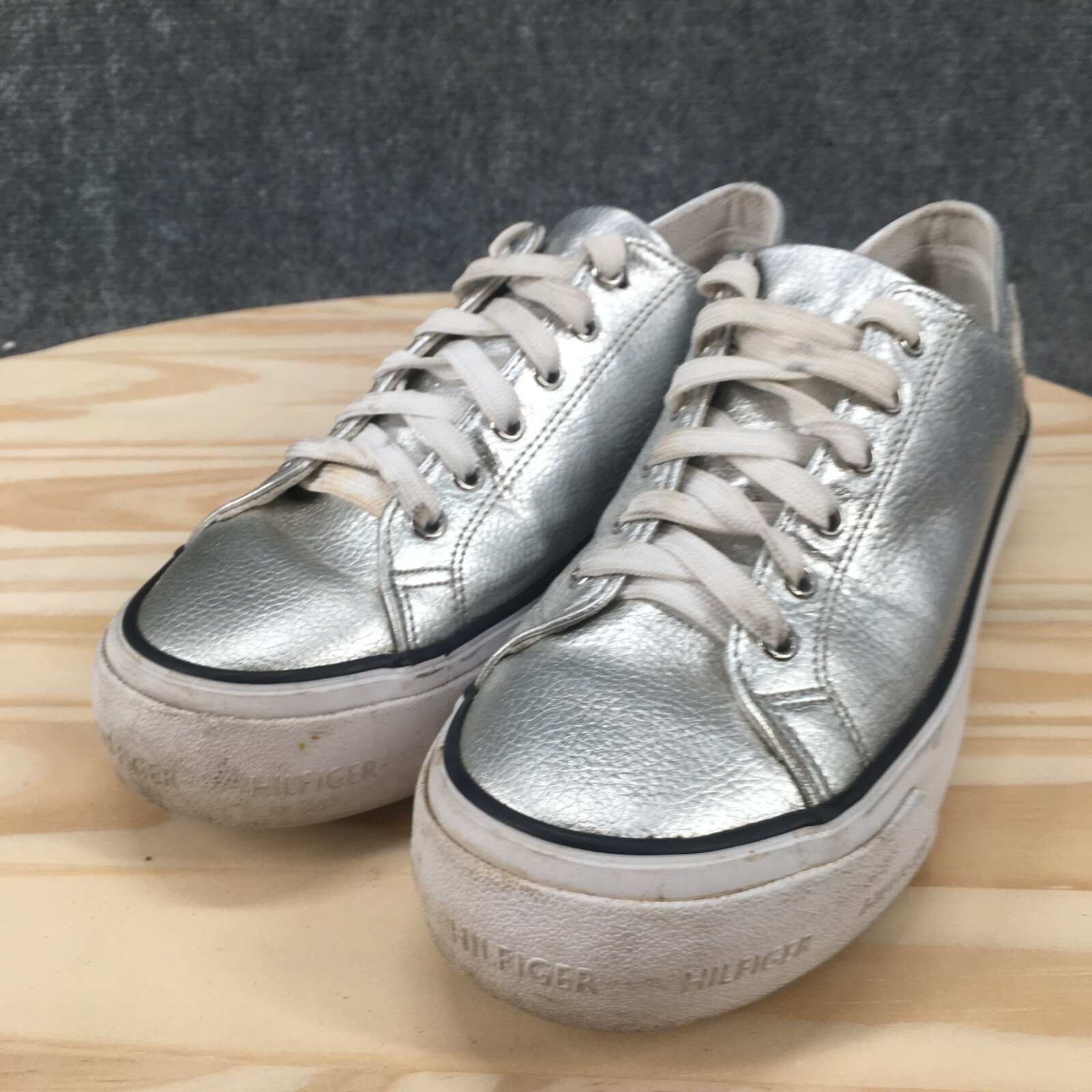Tommy Hilfiger Shoes Womens 7.5M Helien Platform Sneakers Silver Lace Up Low Top