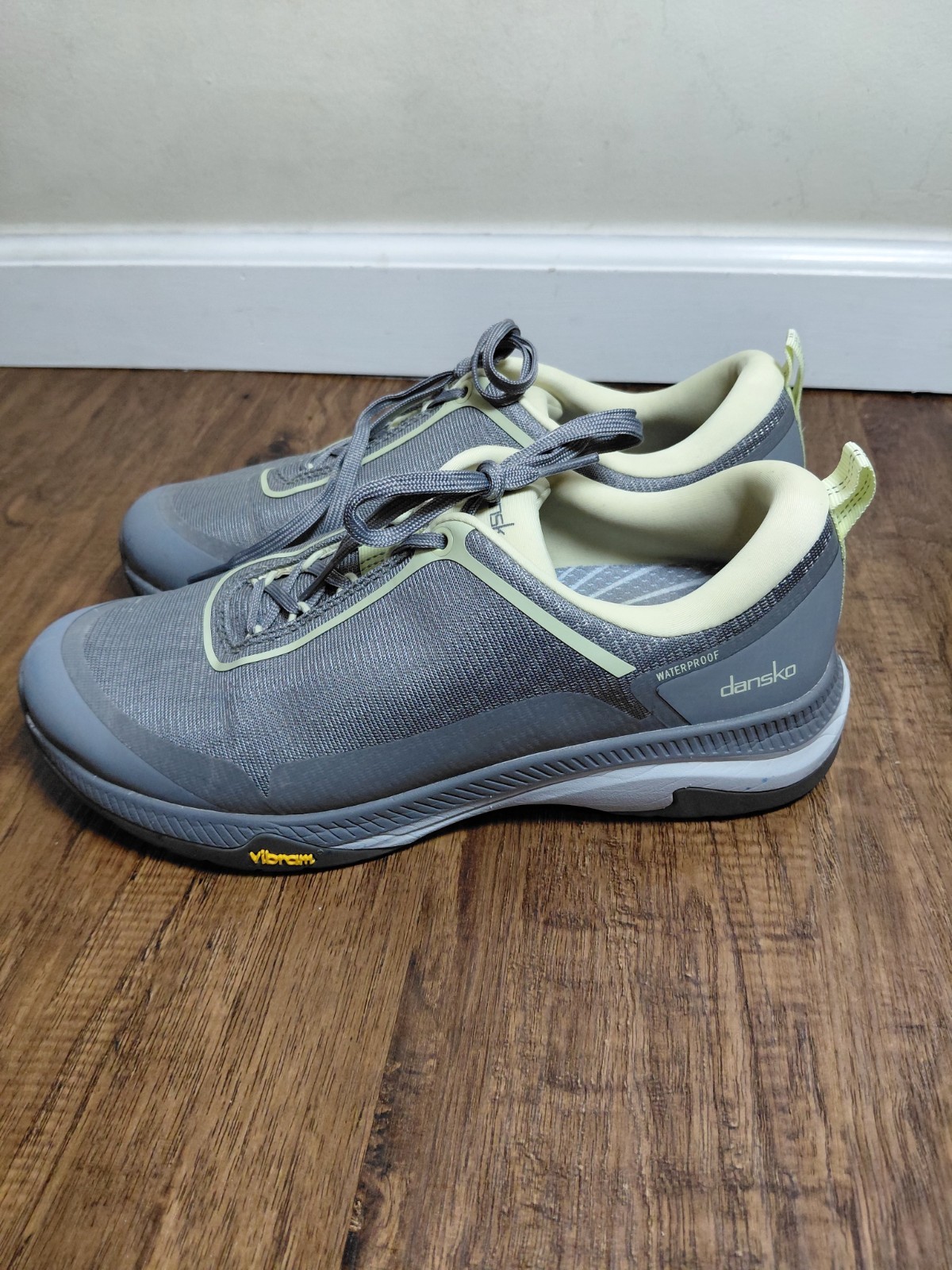 Dansko Womens Size 39 EU 8.5/9 US Makayla Waterproof Mesh Outdoor Sneakers Grey