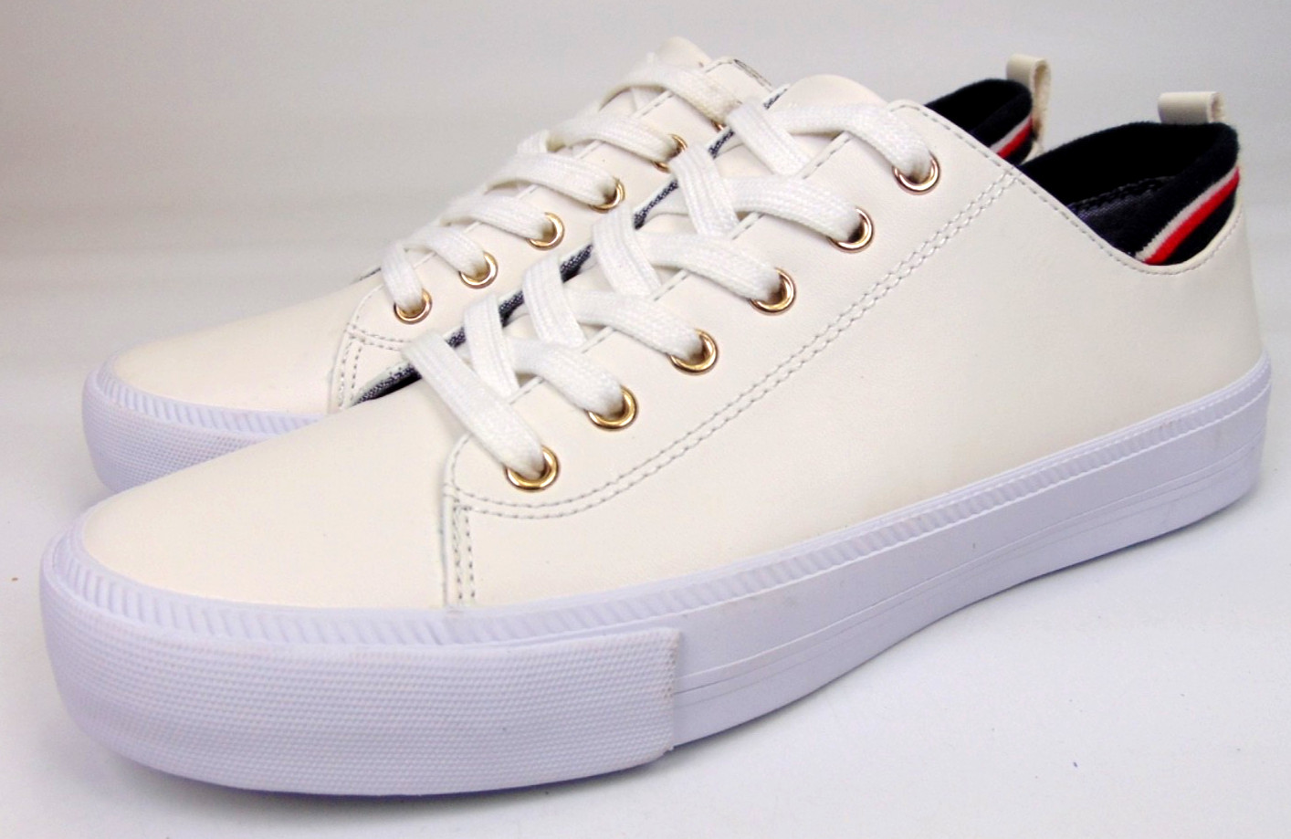 Tommy Hilfiger TWO Women’s Casual Sneakers Size 7.5 White Lace up Comfort Shoes