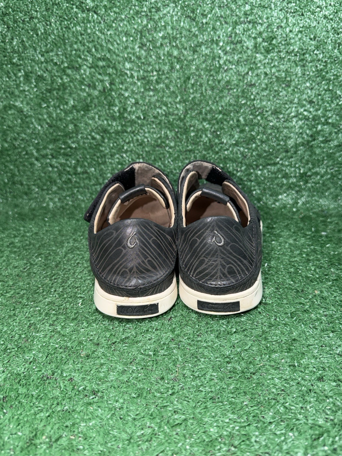 Olukai Women Size 6 Pehuea Loupili Black White Leather Shoe Strap Casual Sneaker