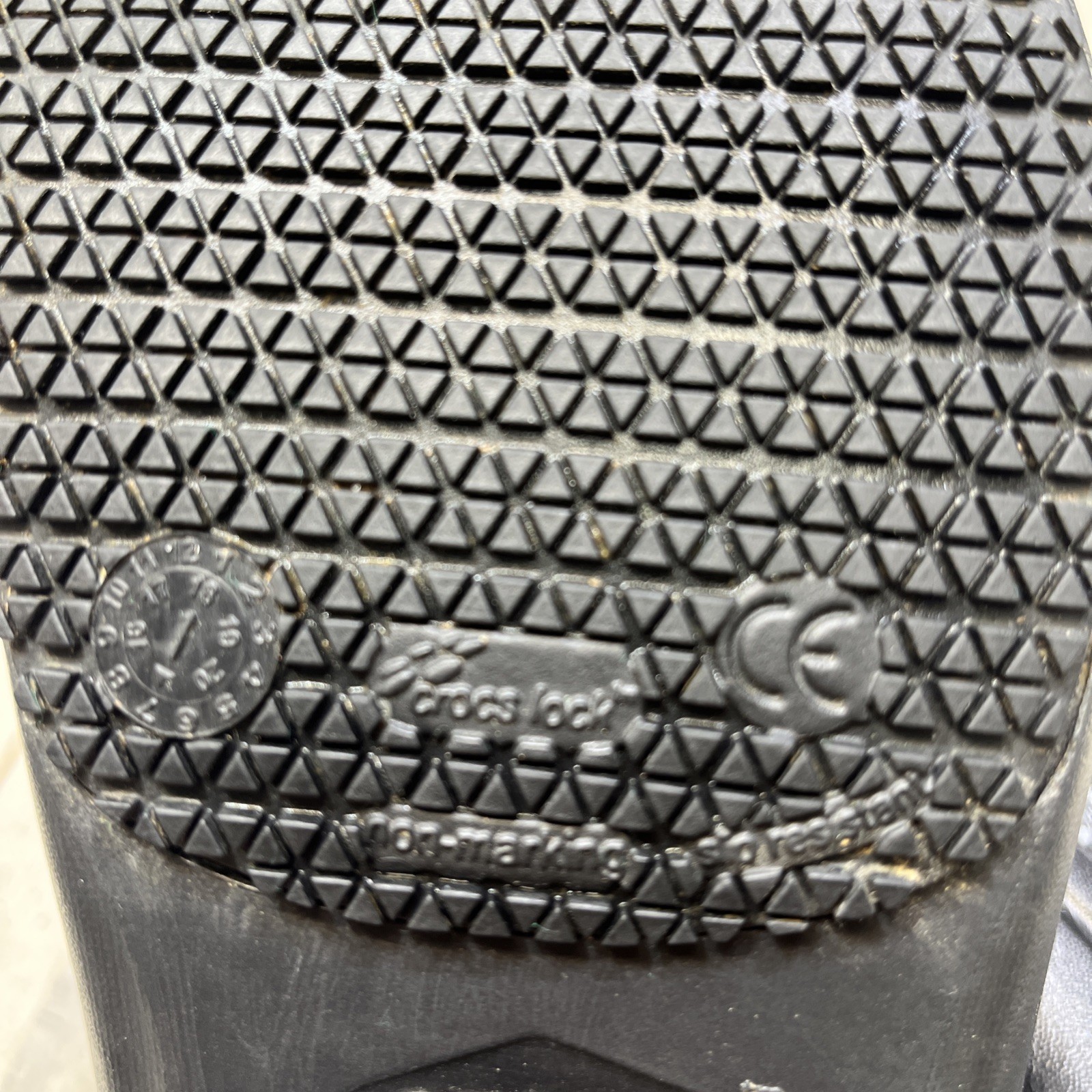 Crocs Dual Comfort Women’s Spotted Clog Shoes Black Gray Nursing Slip-On Size 9