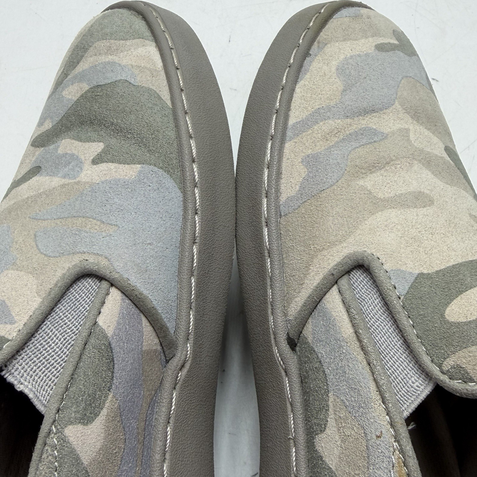 Vionic Avery Camo WOMEN US 8 Grey Suede Slip On Sneaker Vio-Grip Slip Resistant