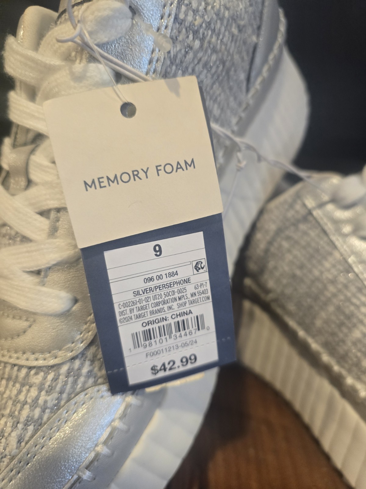 Universal Thread Womens Silver Persephone Sneakers Memory Foam Sz 9 New w Tags