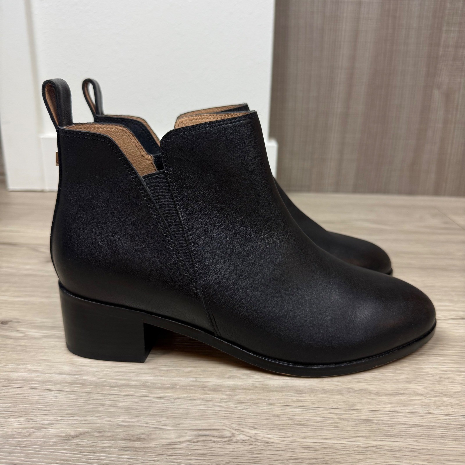 NEW FRANKIE4 Black Reggie Leather Ankle Boots Comfort Arch Support Size 7