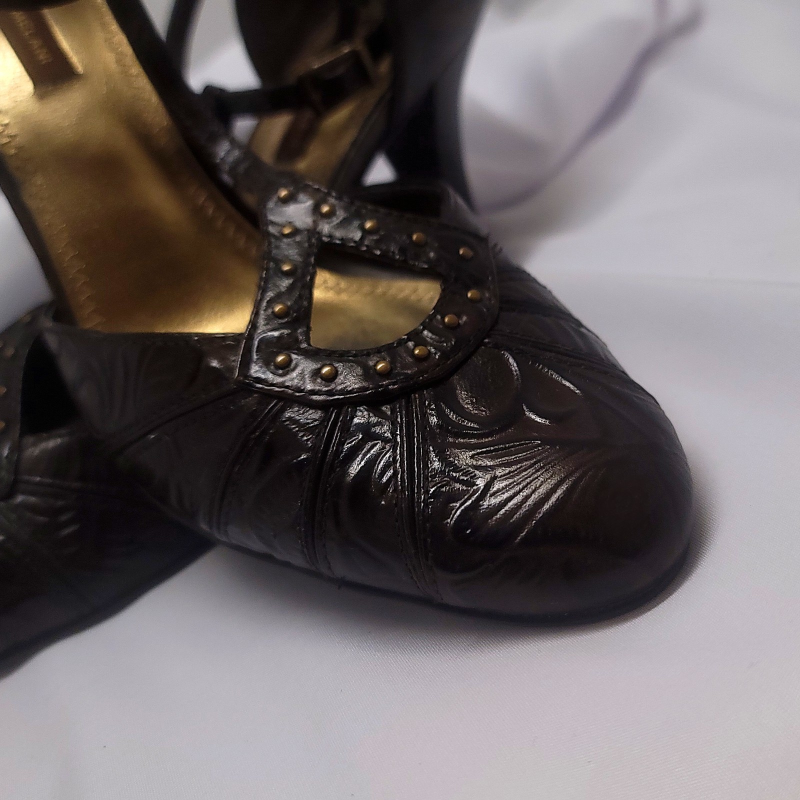 Antonio Melani leather T-strap heels brass studs 3″ heel. Womens Size 8.5 Y2K