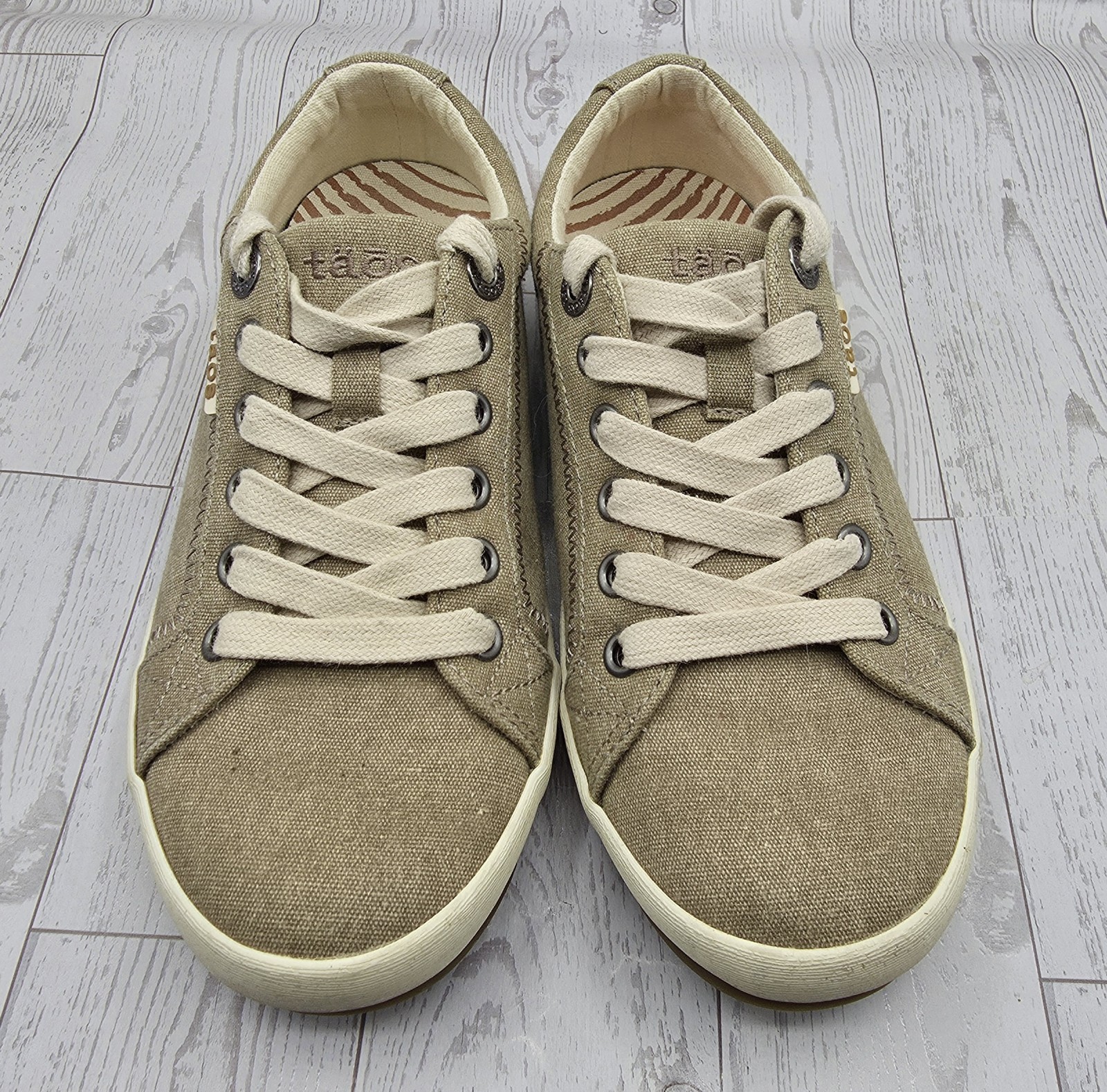 Taos Women’s Star canvas sneakers in a khaki or oat wash Size 5.5