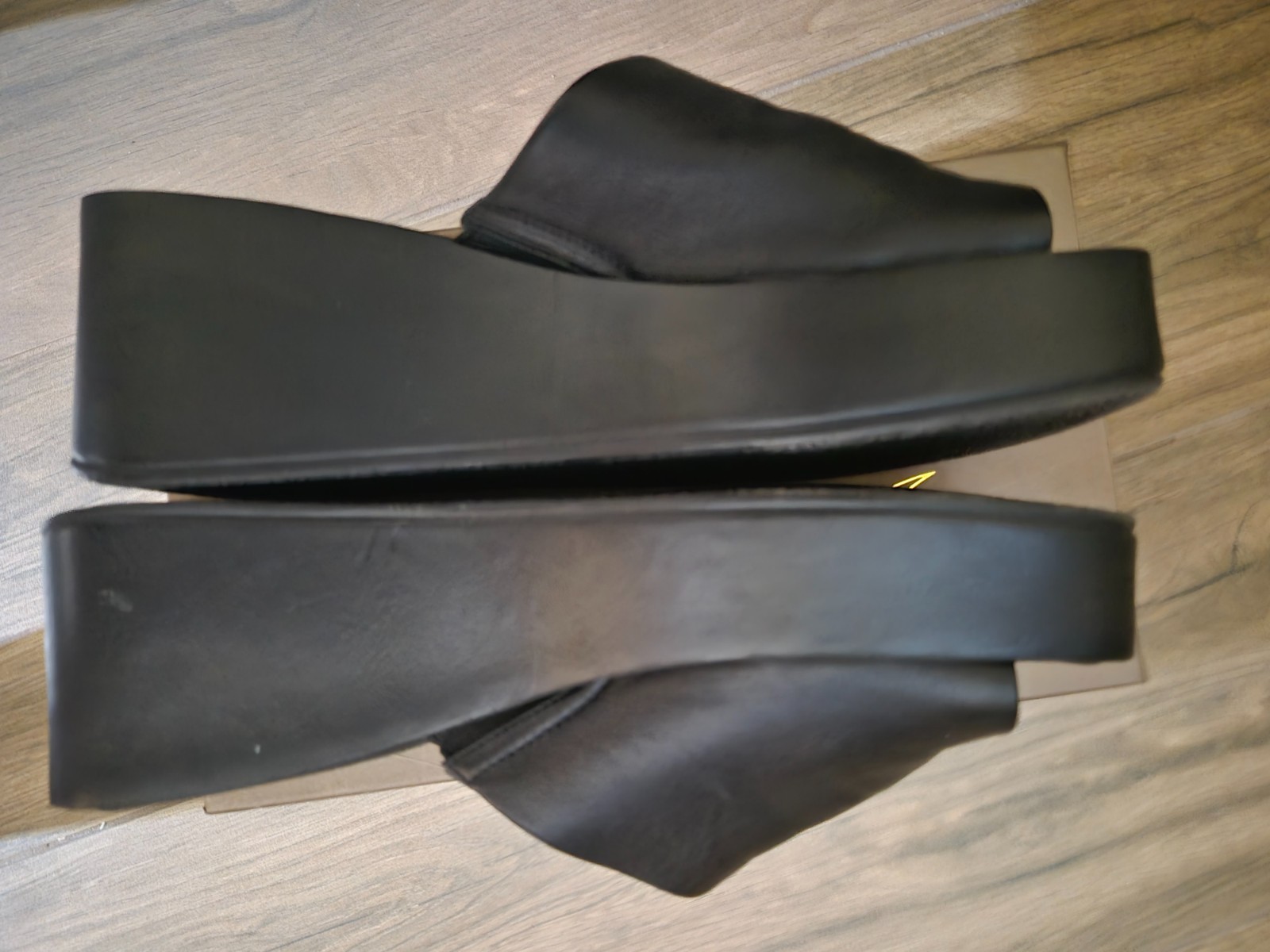 Azura Chanda Style European Luxury Black Leather Slide Sandals Shoes Excellent