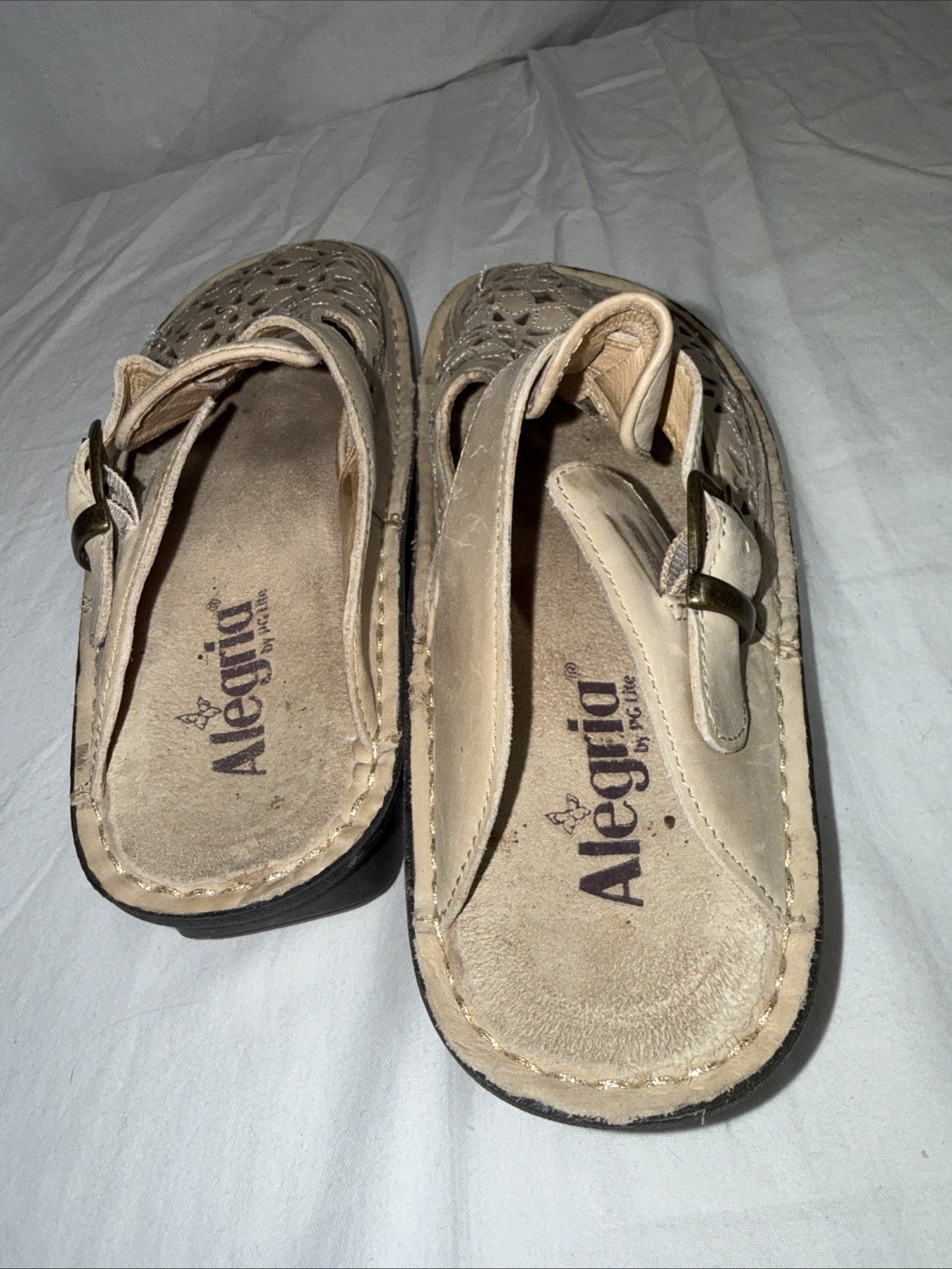 Alegria Classic Women’s Clogs Sz 7 (37) Tan/ Beige Laser Cut Floral Slides EUC