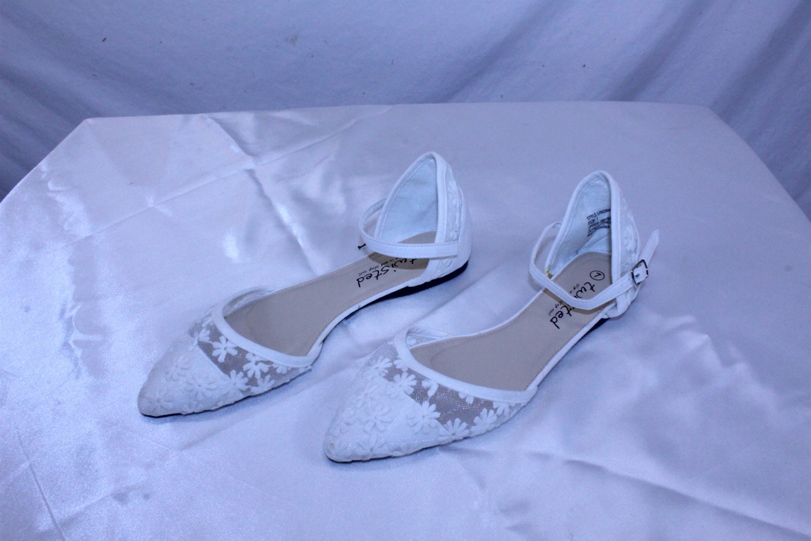 Flats with Embroidered Floral Mesh Toe White, Size 7 Women’s