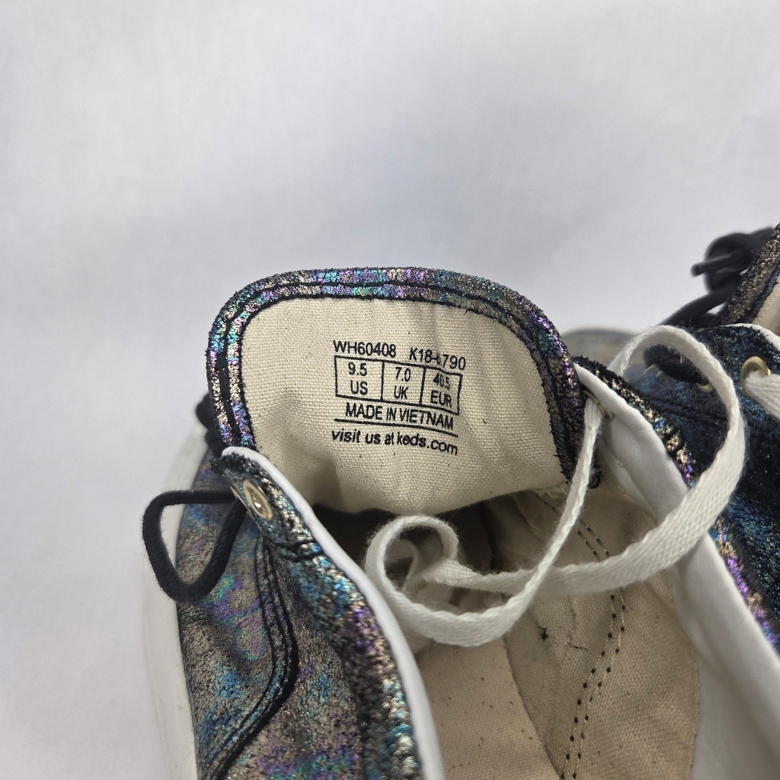 Keds Low Top Sneaker Holographic Iridescent Oil Slick Dream Foam Women’s 9.5