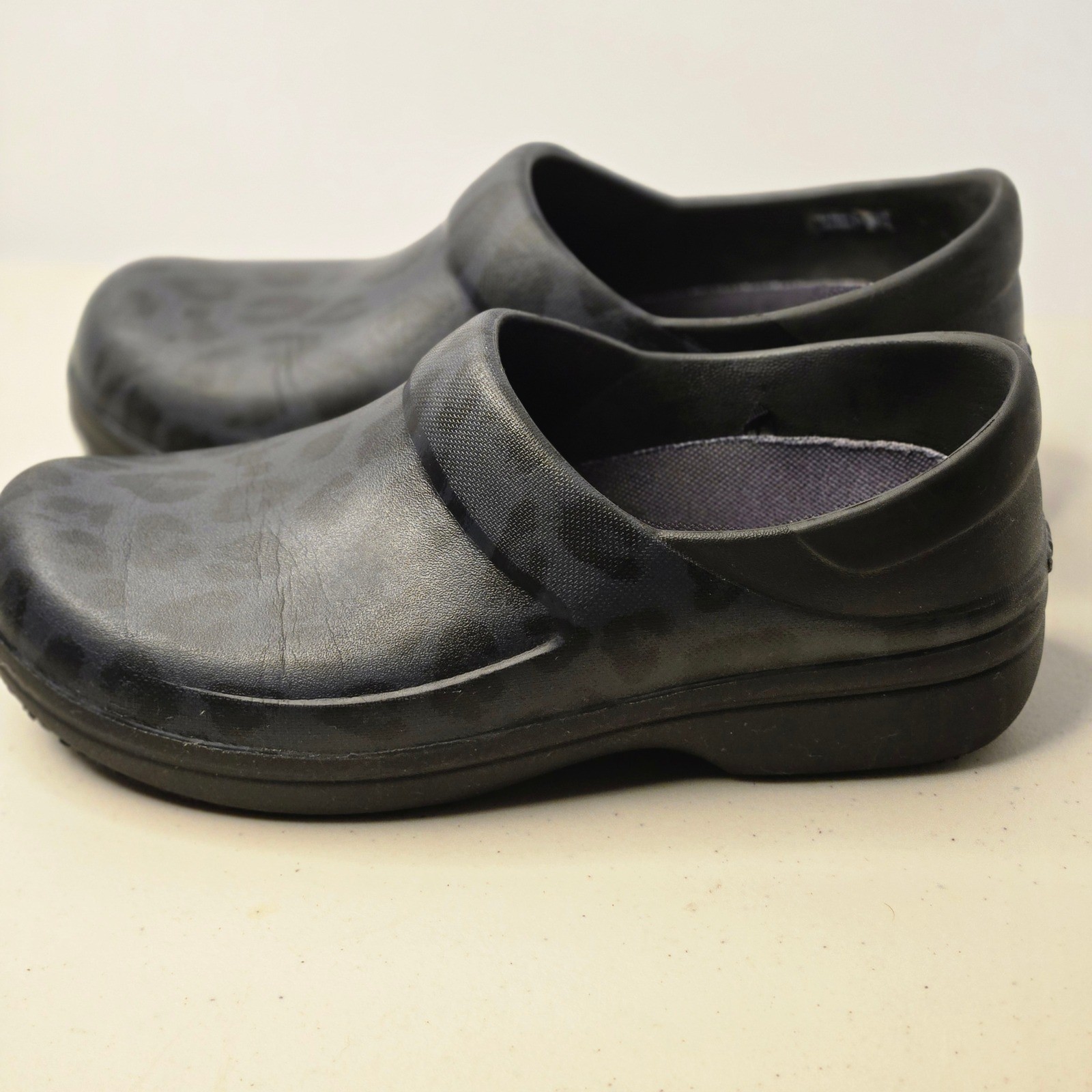 Crocs Neria Pro II Work Clogs Womens 9 Black Leopard Slip Resistant Nursing Shoe