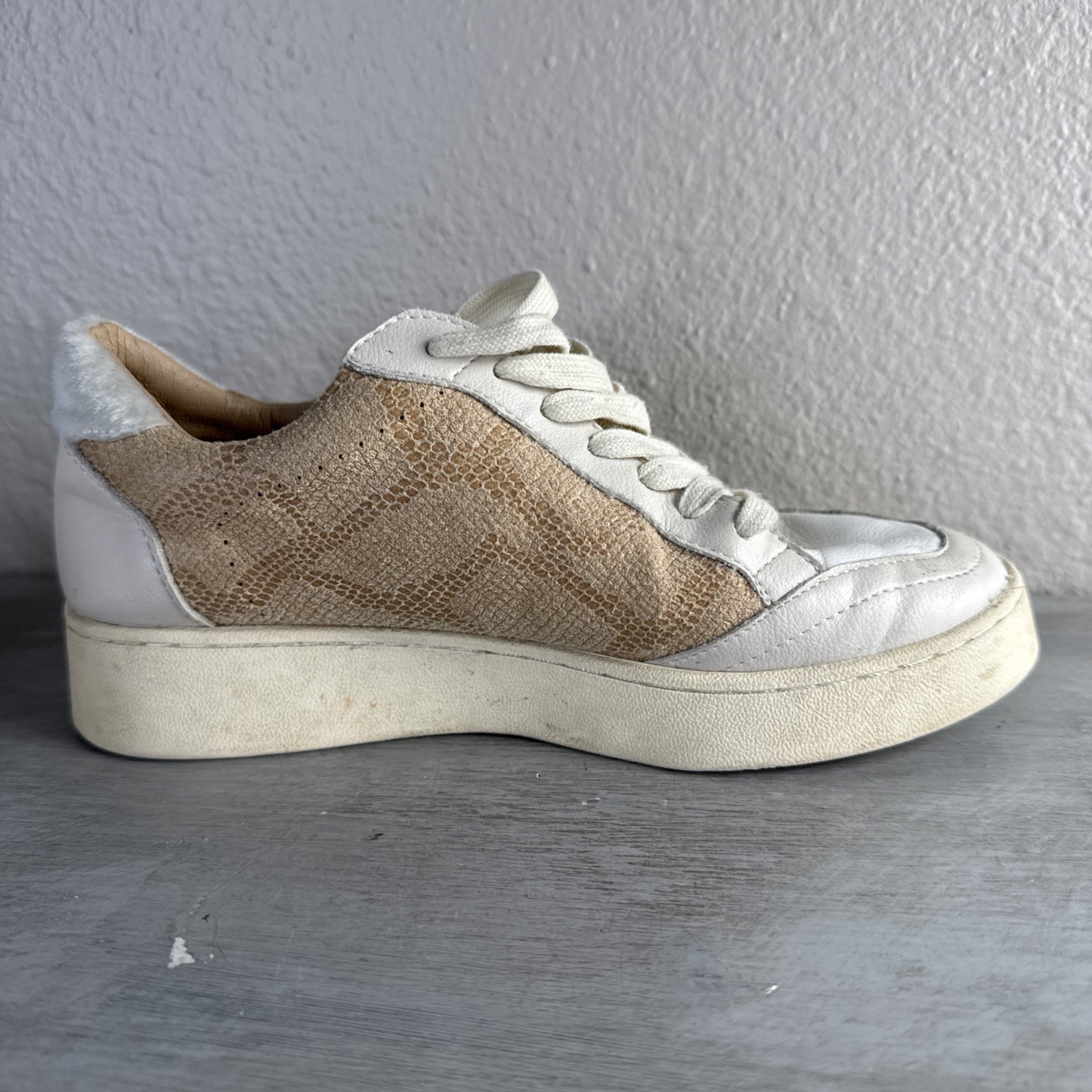 Oasis Society Women’s Shoes size 6, White & Beige Snake Print Faux Leather