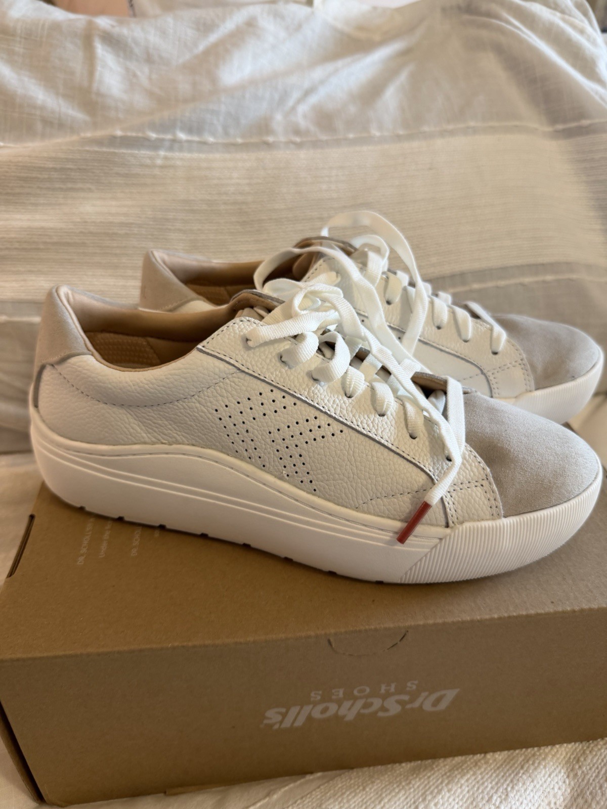 Dr. Scholls Take It Easy Original Collection White Size 8M Womens Sneakers NIB