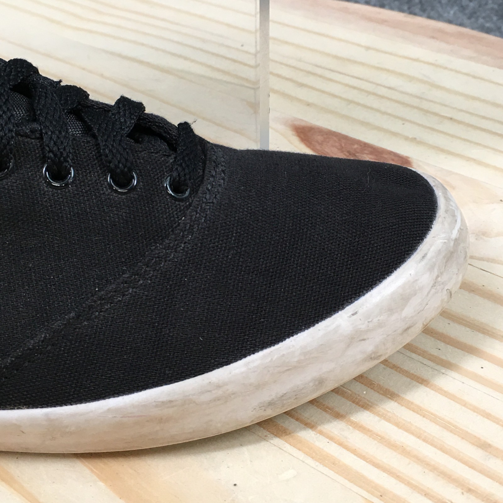 Nike Mini Sneaker Womens 7 Black White Low Lace Up Canvas Casual 724747-010