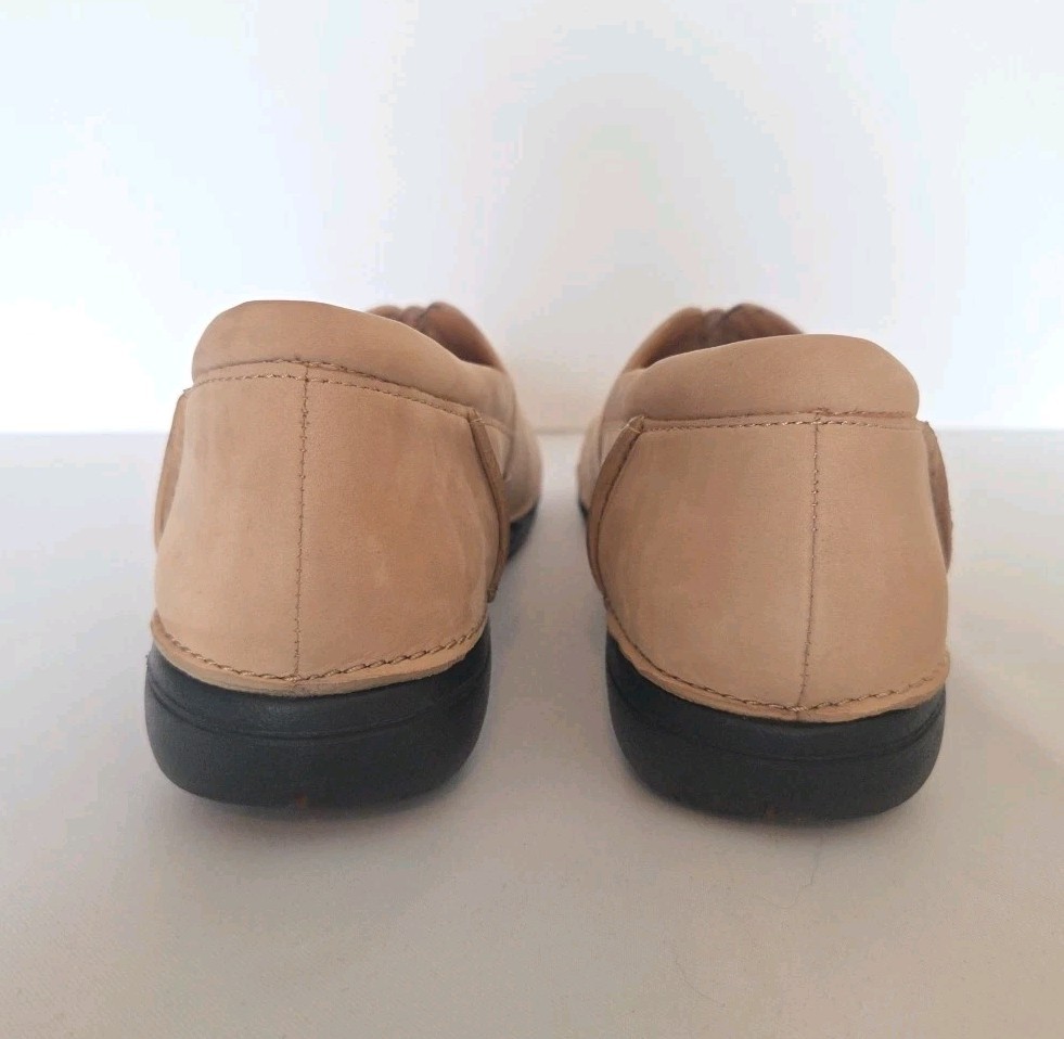 Tan Nubuck Comfort Loafers Clarks Un Loop Stride 10M Nougat Store Return EUC