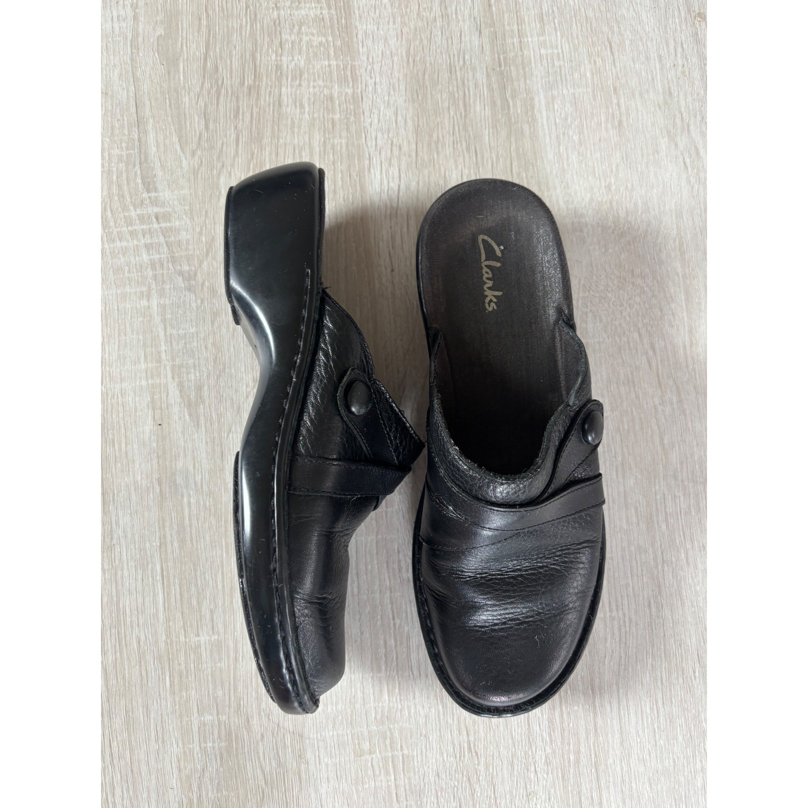 Clarks Womens Black Leather Slip On Mules Wedge Clogs Button Detail Shoes Size 7