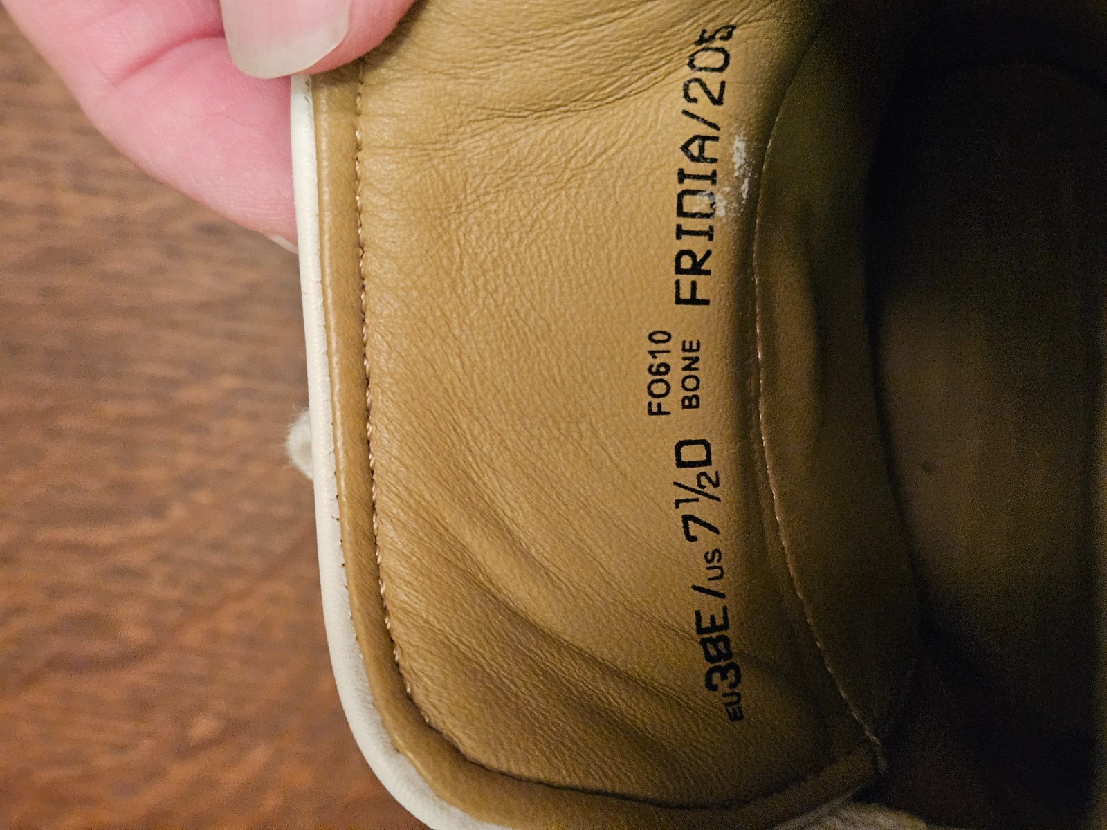BALLY Fridia Women’s Bone Leather Sneakers Size EU 38 E / US 7.5 D With Dustbag