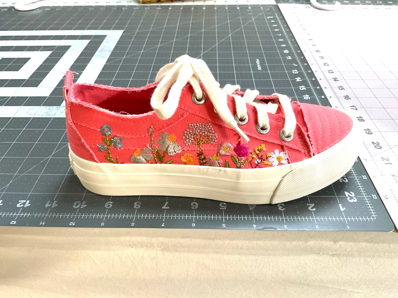 BLOWFISH EMBROIDERED WATERMELON CANVAS SNEAKERS SZ 8 NEW!