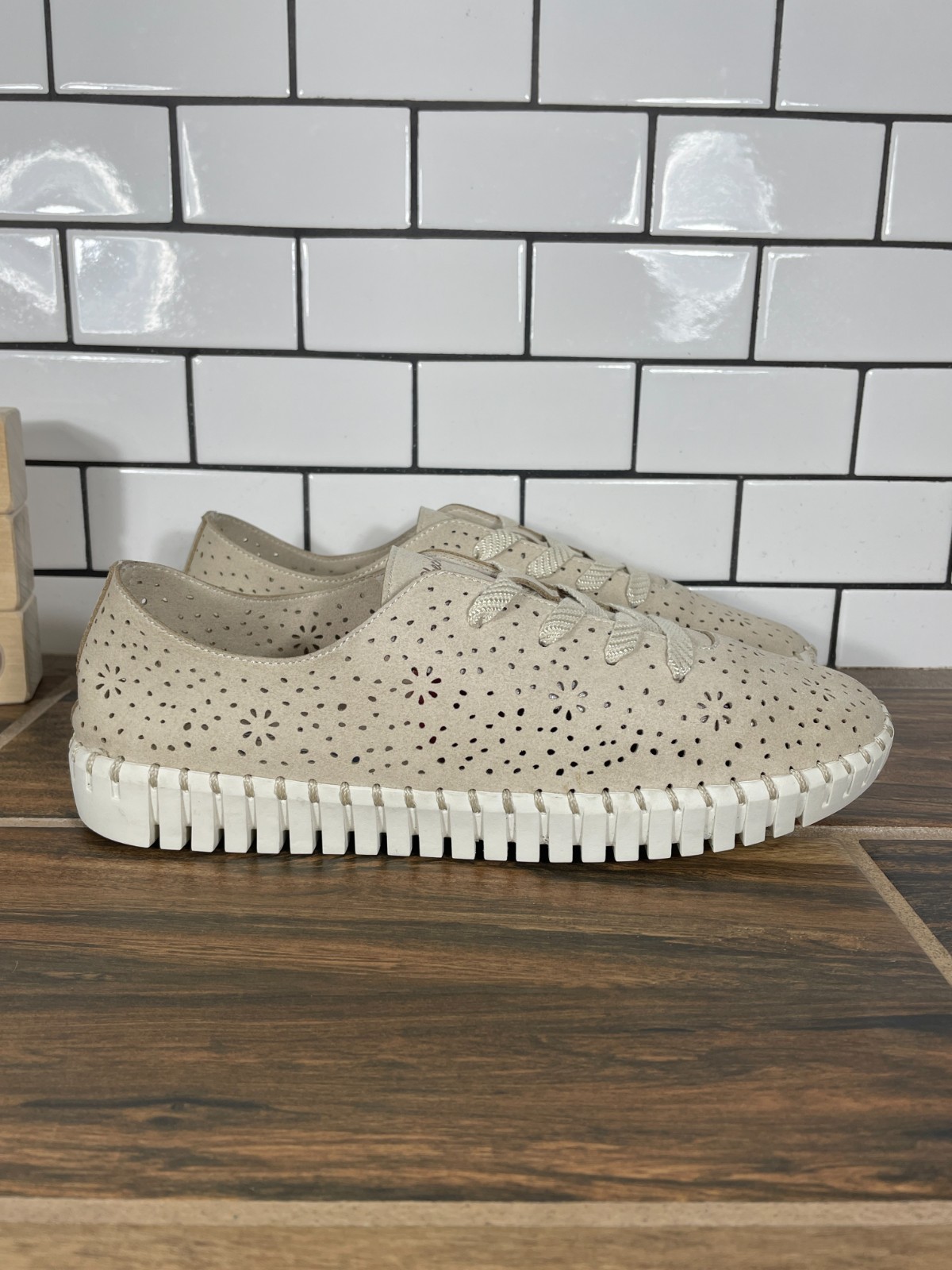 SKECHERS Sepulveda Blvd Floral Maze Shoes Womens Size 8 Natural Casual Sneaker