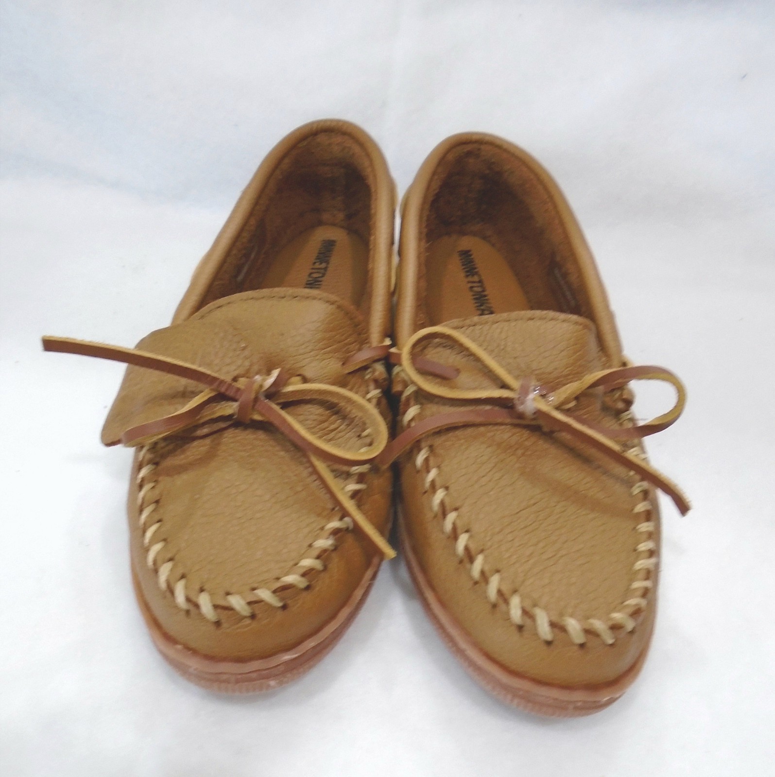 new MINNETONKA Moosehide Classic Mocassins Natural – never worn/no box