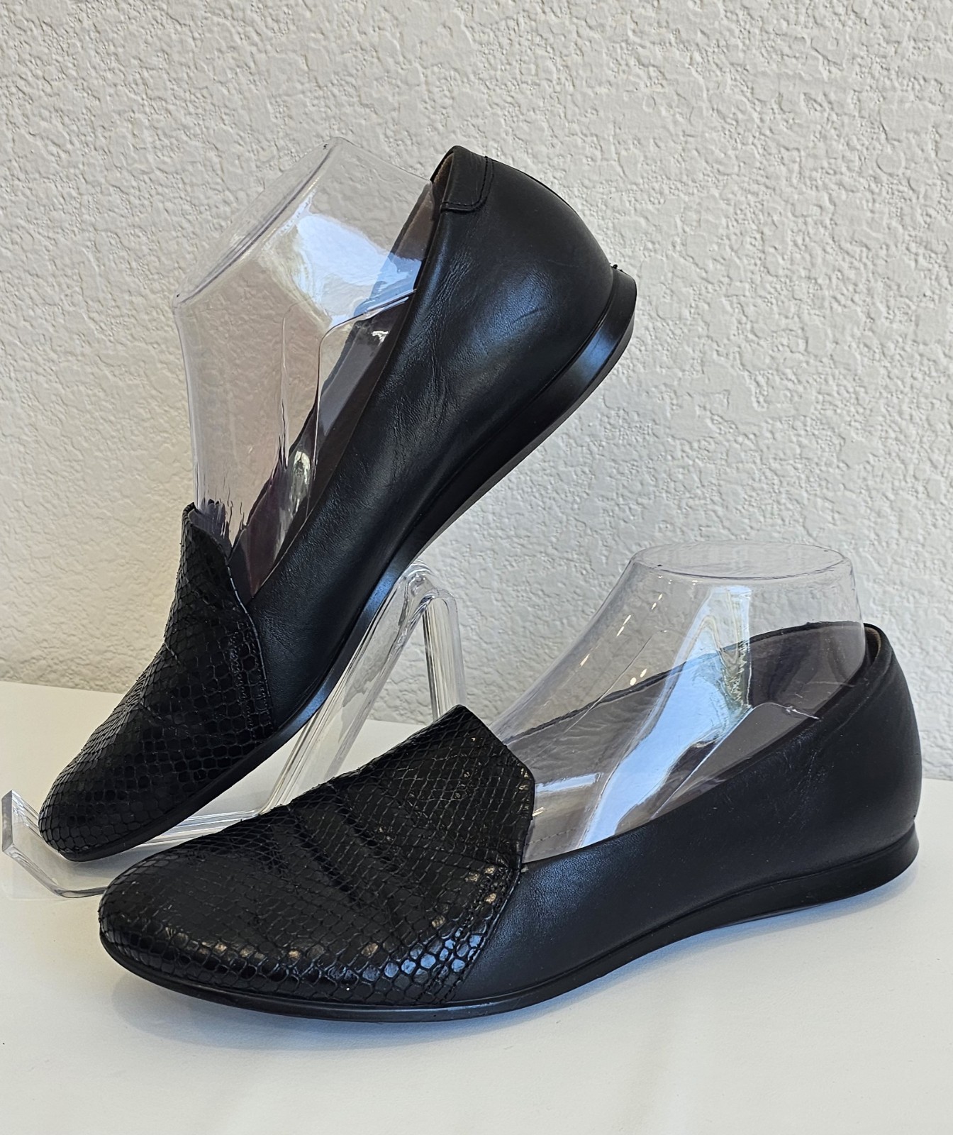 ECCO Women’s Black Leather Slip On Loafers Snake Embossed Comfort Shoes EU 39