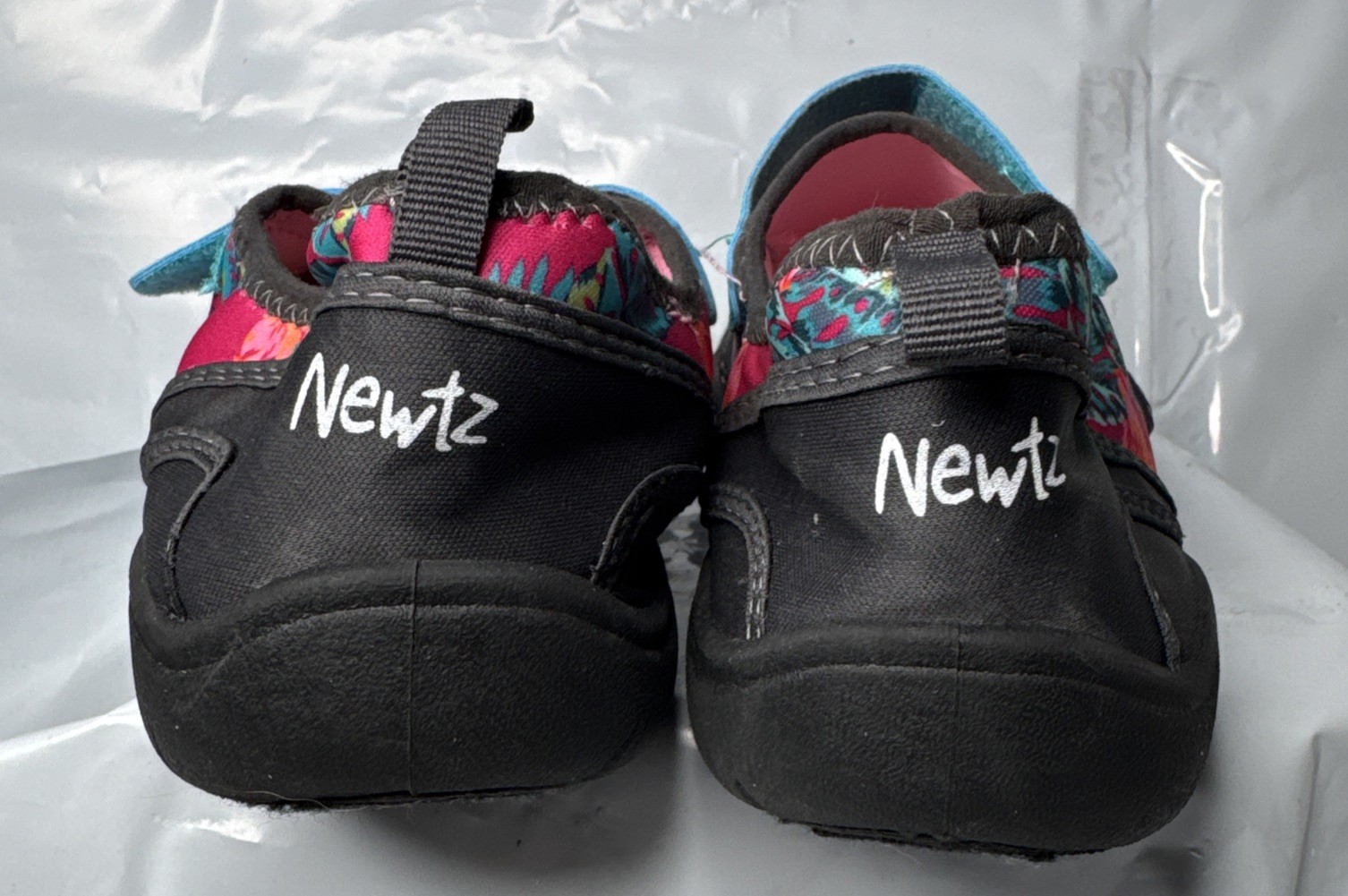 Newtz Water Shoes Womens Sz 11 Slip On Beach Vacation Travel Pink Tropical