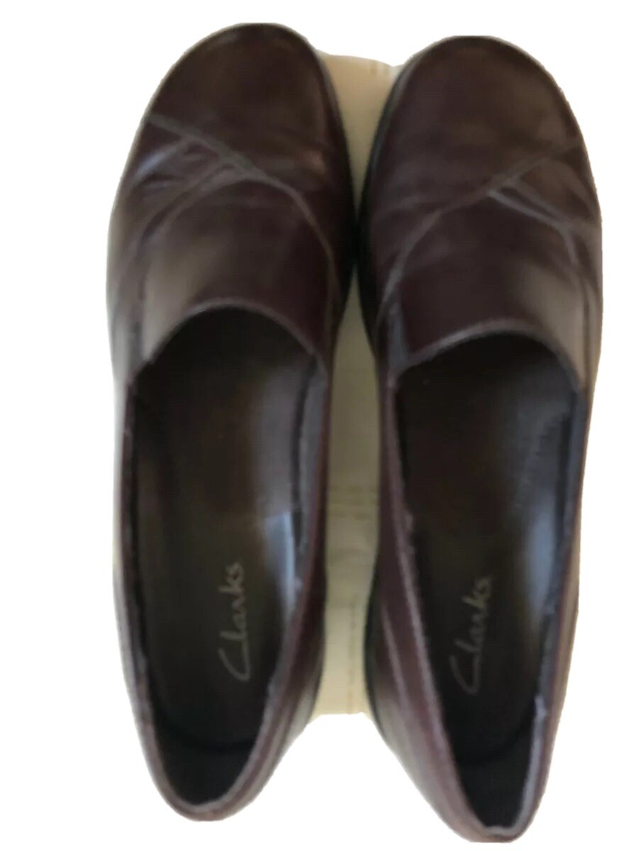 Pre-owned Women’s Clarks Blackberry Brown Slip On Loafers Size 7.5 Style 84630