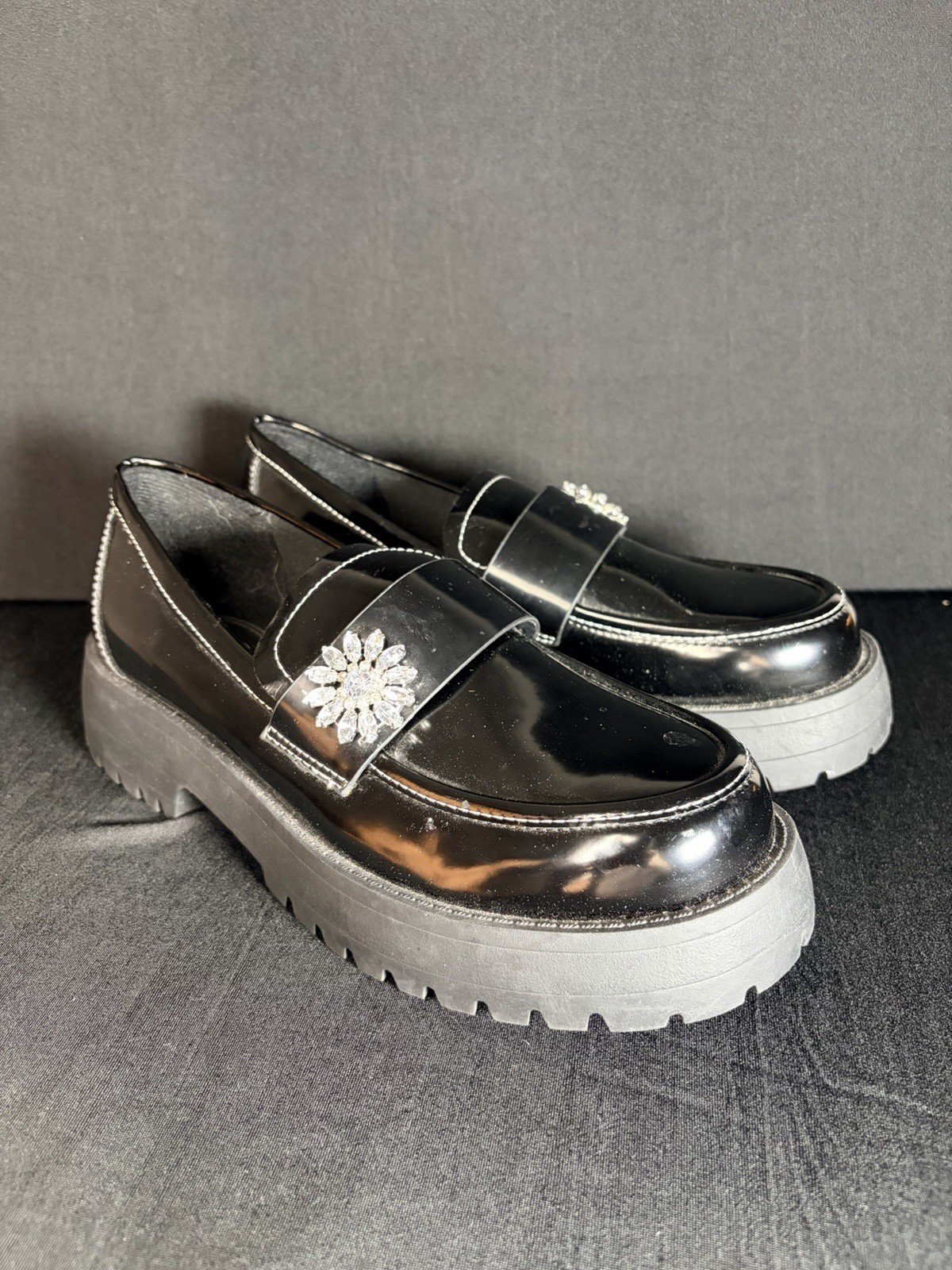 Scoop Embellished Loafers Womens Black Polyurethane Slip-on Apron Toe Solid, 7.5
