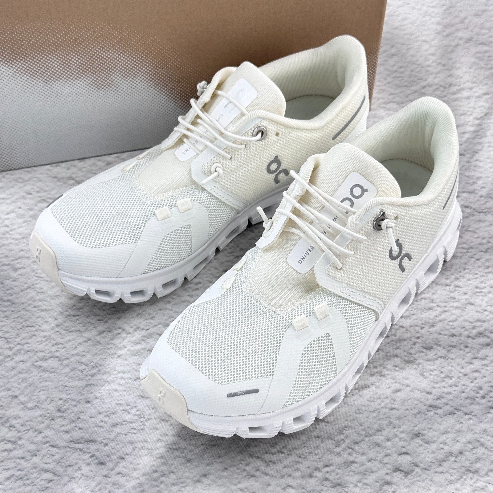 On Cloud 6 Women’s Running Shoes White/White Sneakers US 6-9.5 New with Box