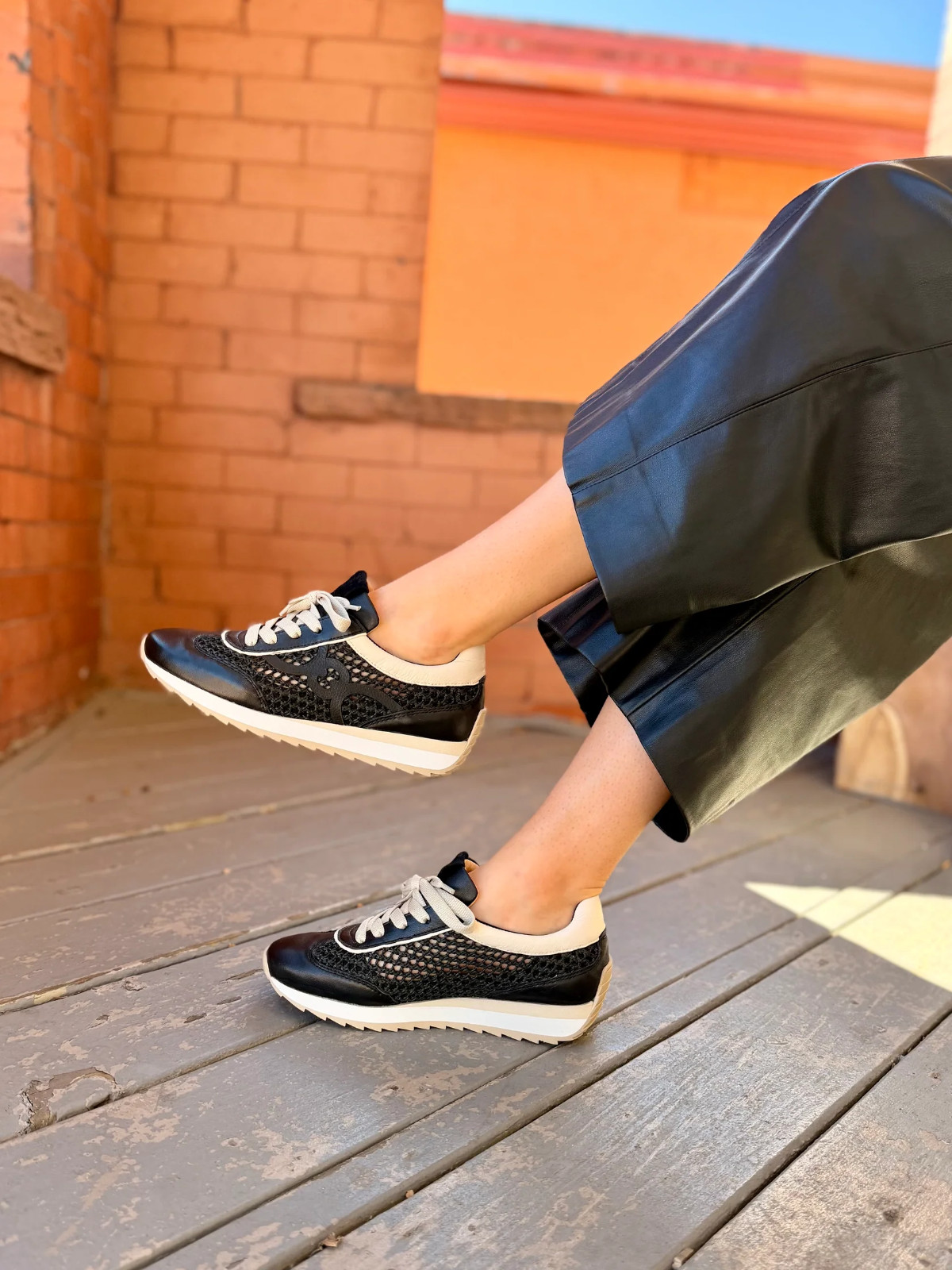 Softwaves Dakota 9.32.29 Woven Sneaker in Black