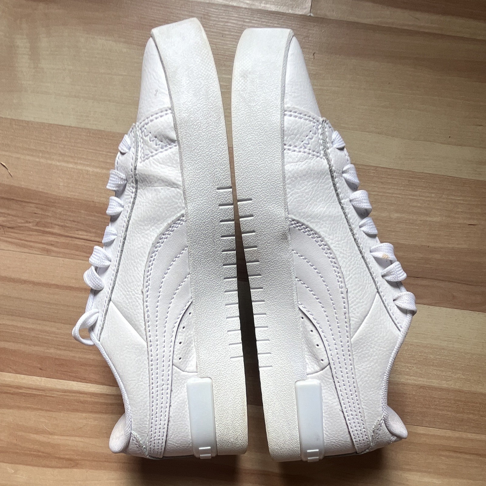 PUMA Women’s White Low Top Lace-Up Athletic Sneakers Solid Casual Activewear