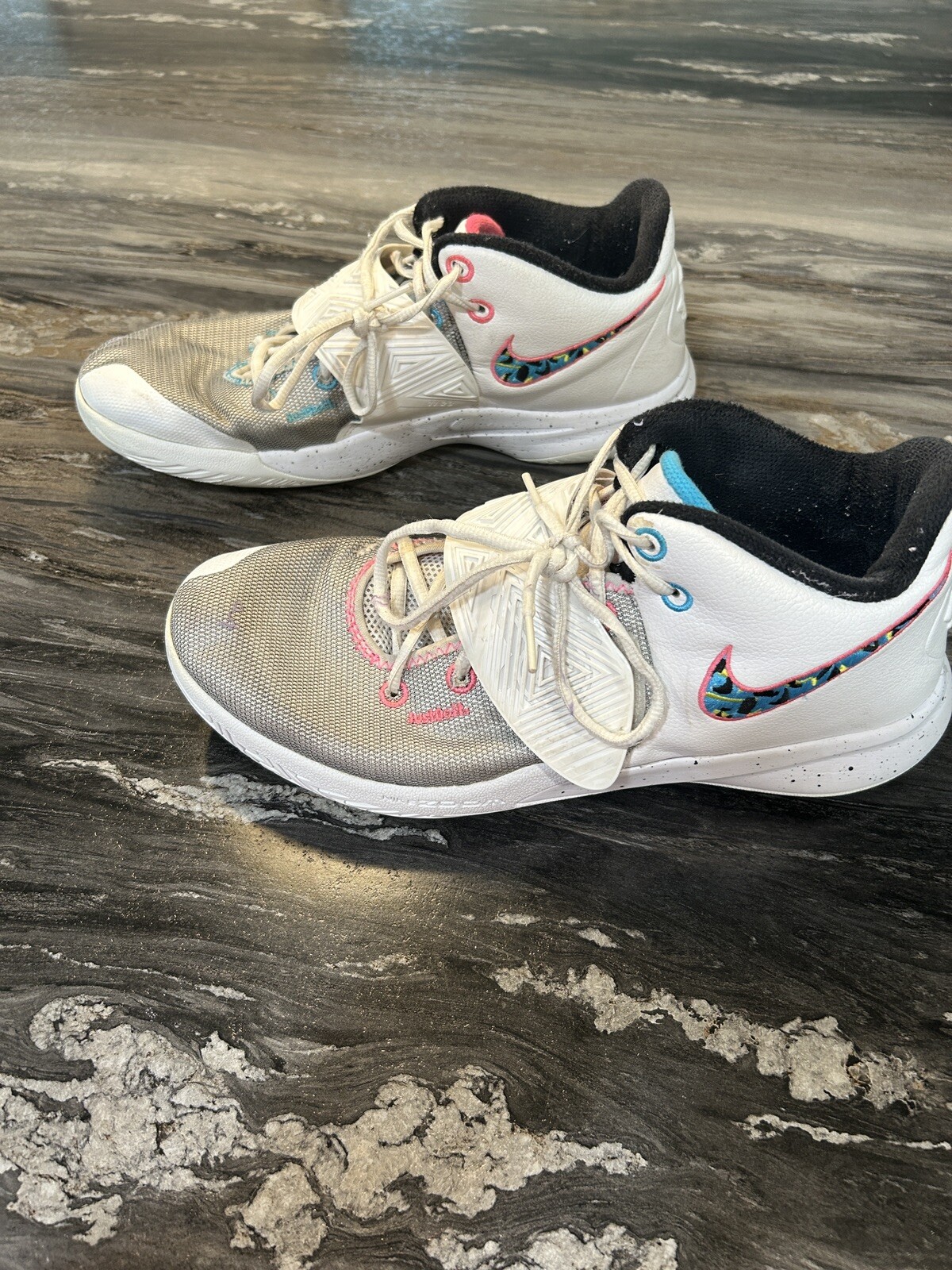 Nike Womens Kyrie Flytrap 3 South Beach Size 12 Basketball Sports Athletic