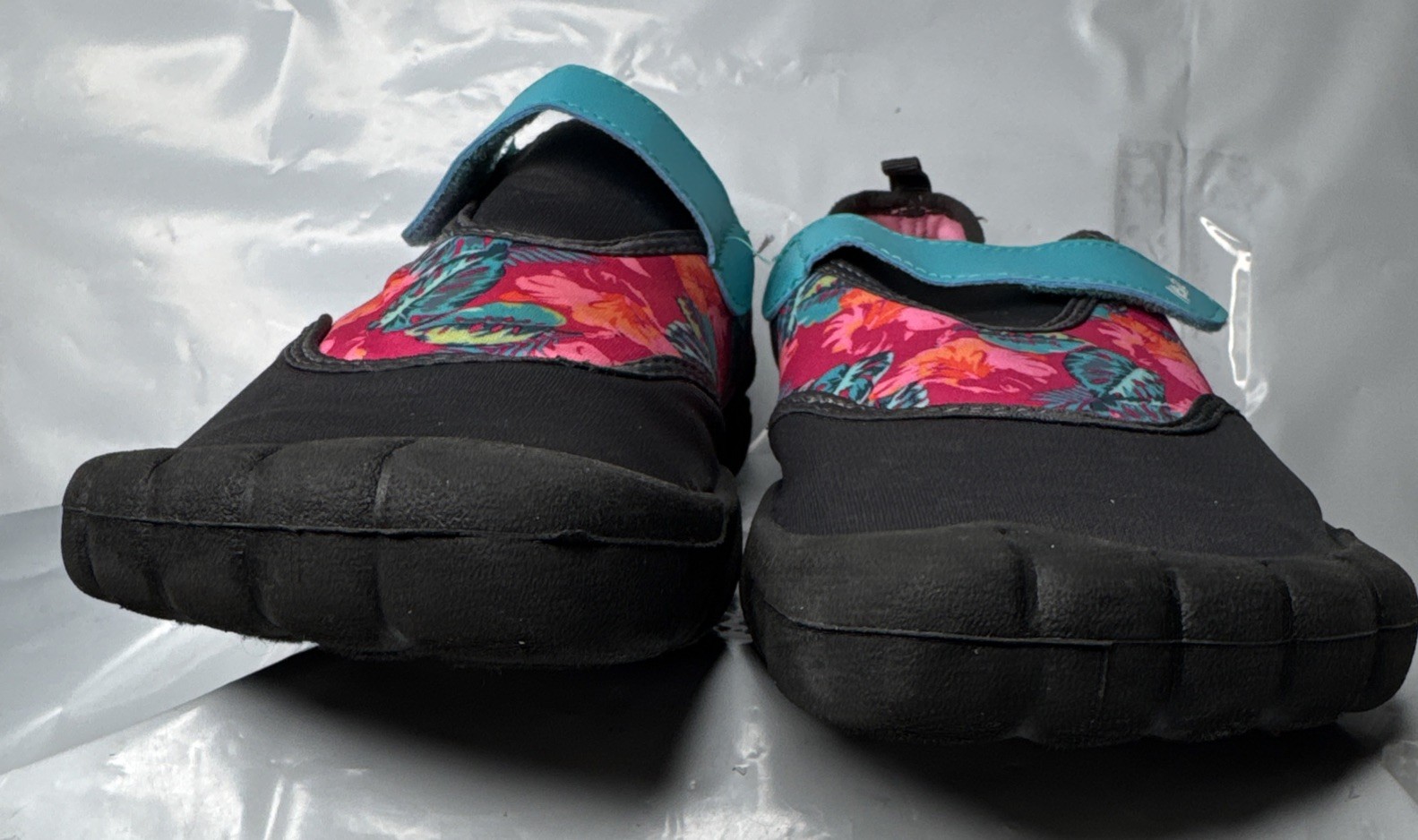 Newtz Water Shoes Womens Sz 11 Slip On Beach Vacation Travel Pink Tropical