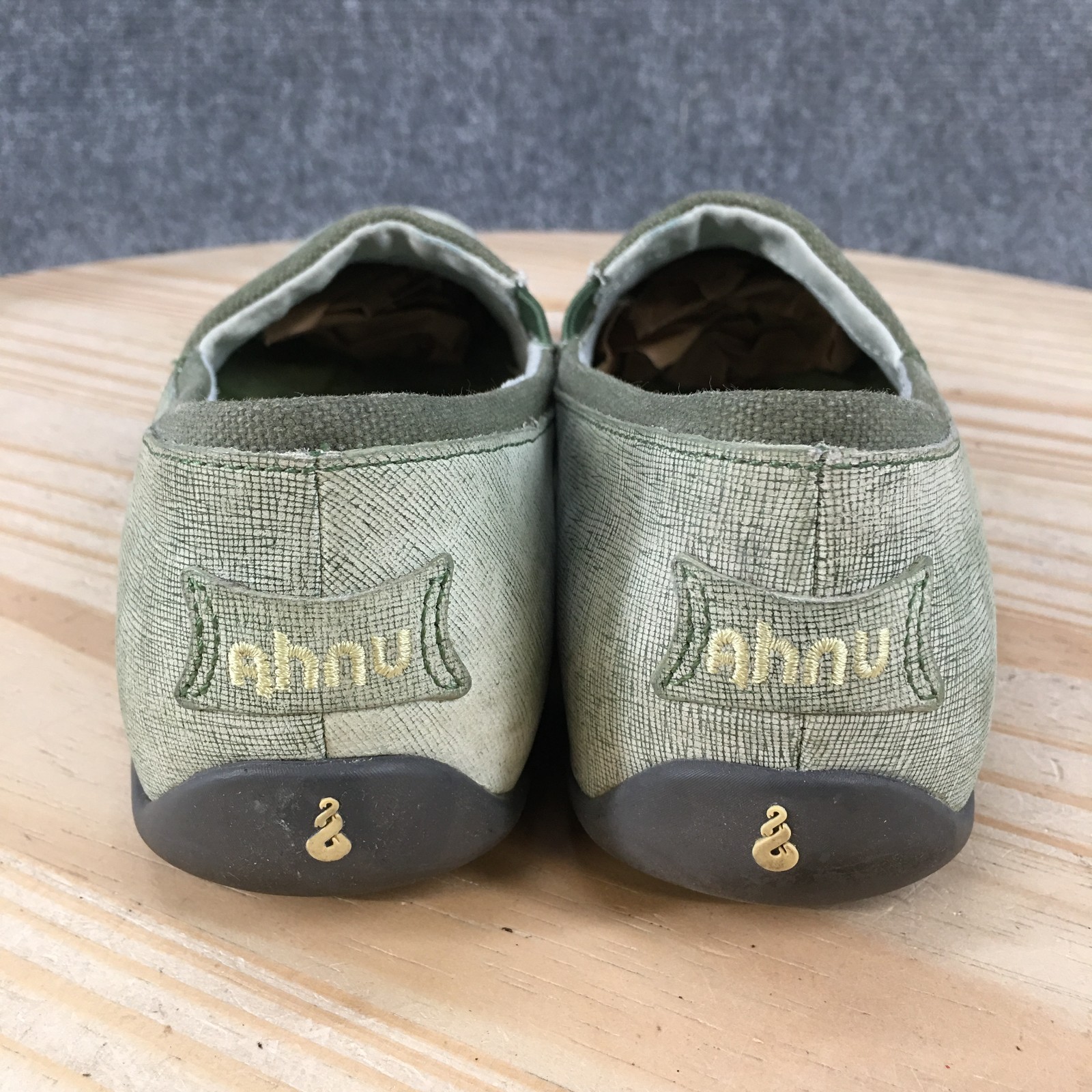 Ahnu Jackie Loafer Flats Womens 6.5 Comfort Slip On Logo Leather Sage Green