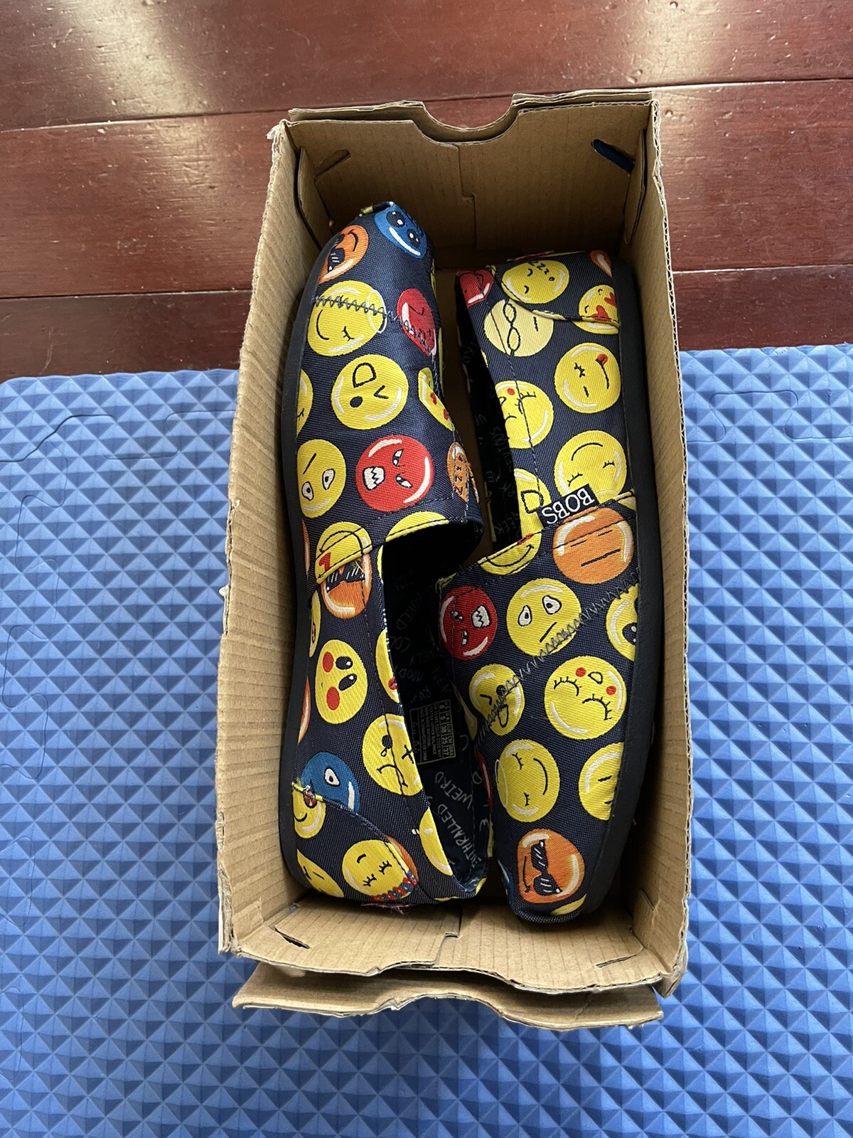 Bob’s From Skechers Emoji Slip On Memory Foam Shoes Flats Size 8 Blue Yellow