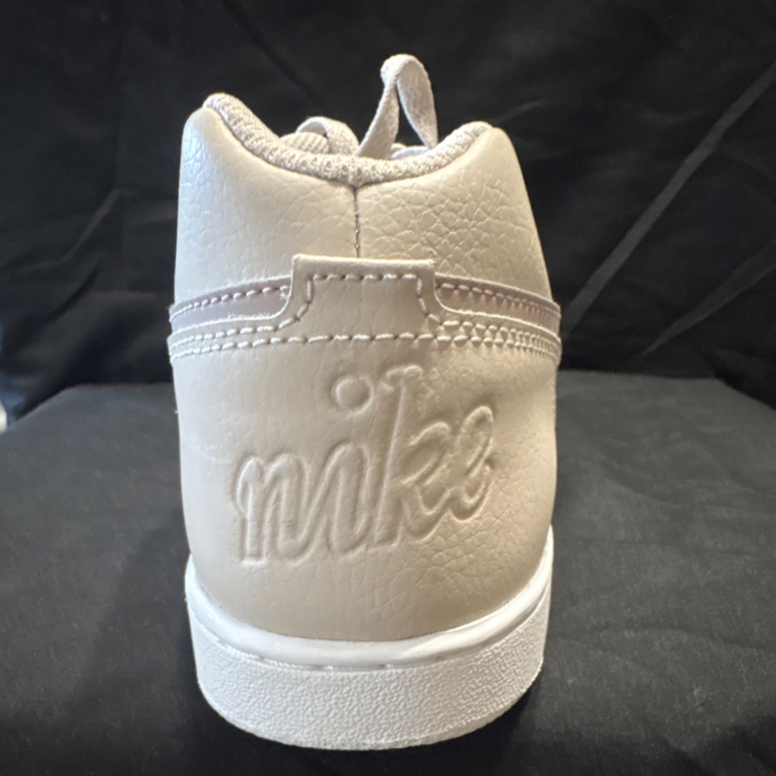 Nike Ebernon Low Beige/White women’s. Brand New/ box has no lid