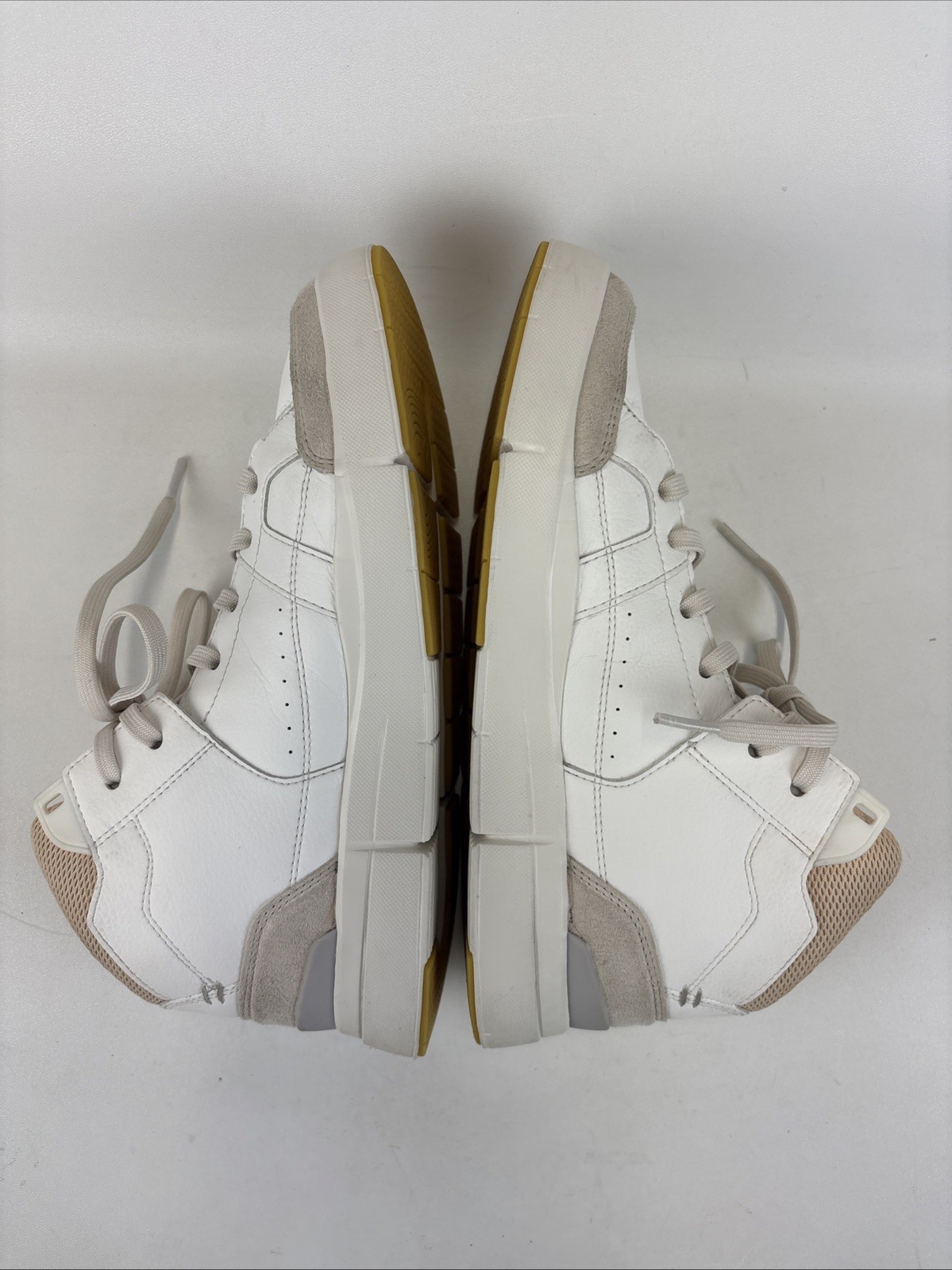 On Cloud The Roger Clubhouse Mid White/Blonde Sneakers Shoes Women’s Size 7.5