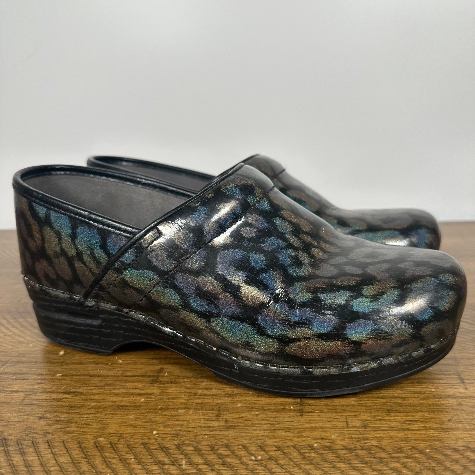 Dansko Clogs Women 39 Black Iridescent Leopard Professional Leather Nursing Work