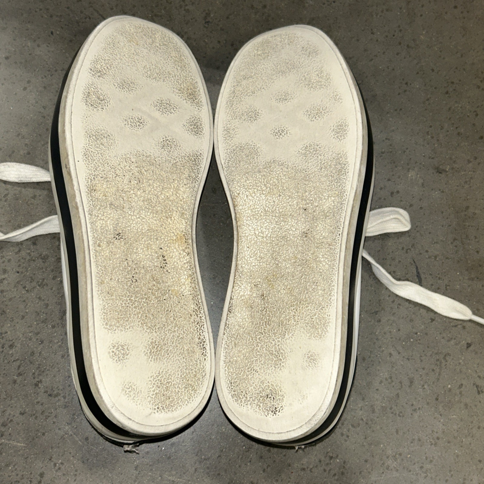 Alice + Olivia White and Black Terra Platform Casual Sneakers Size 35/ 5.5