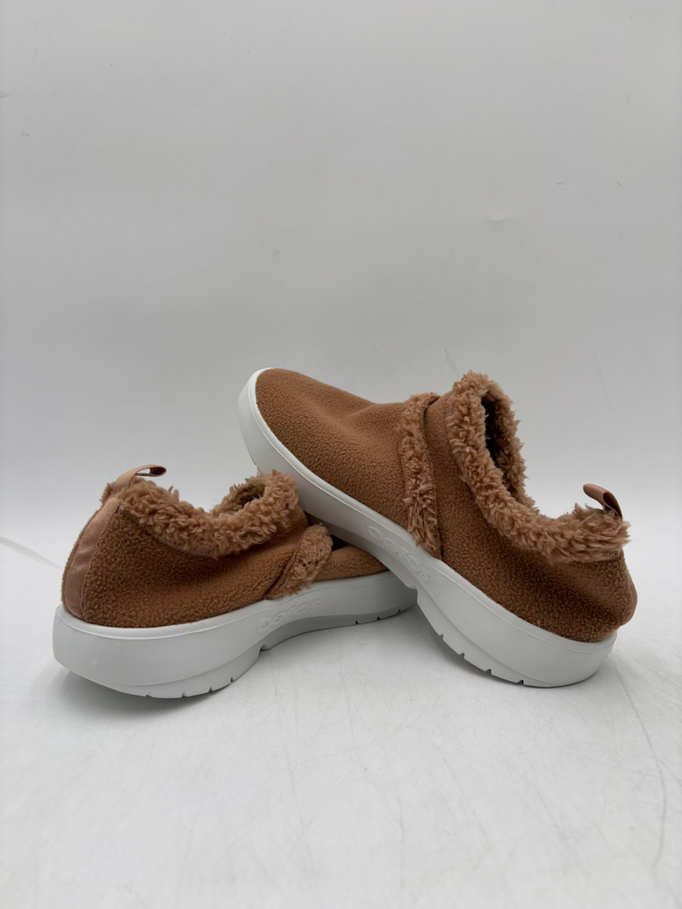 Oofos OOCOOZIE LOW Women’s NEW Low Shoe White/Chestnut Multiple Sizes