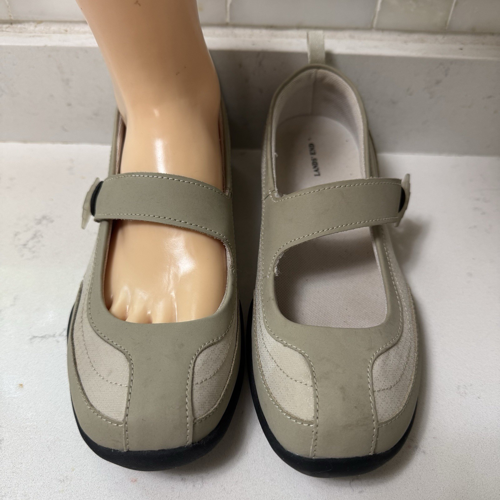 NWOB Lands End Mary Jane Trekker Comfort Flat Shoe Cream/Tan Sz 7B Toggle Button