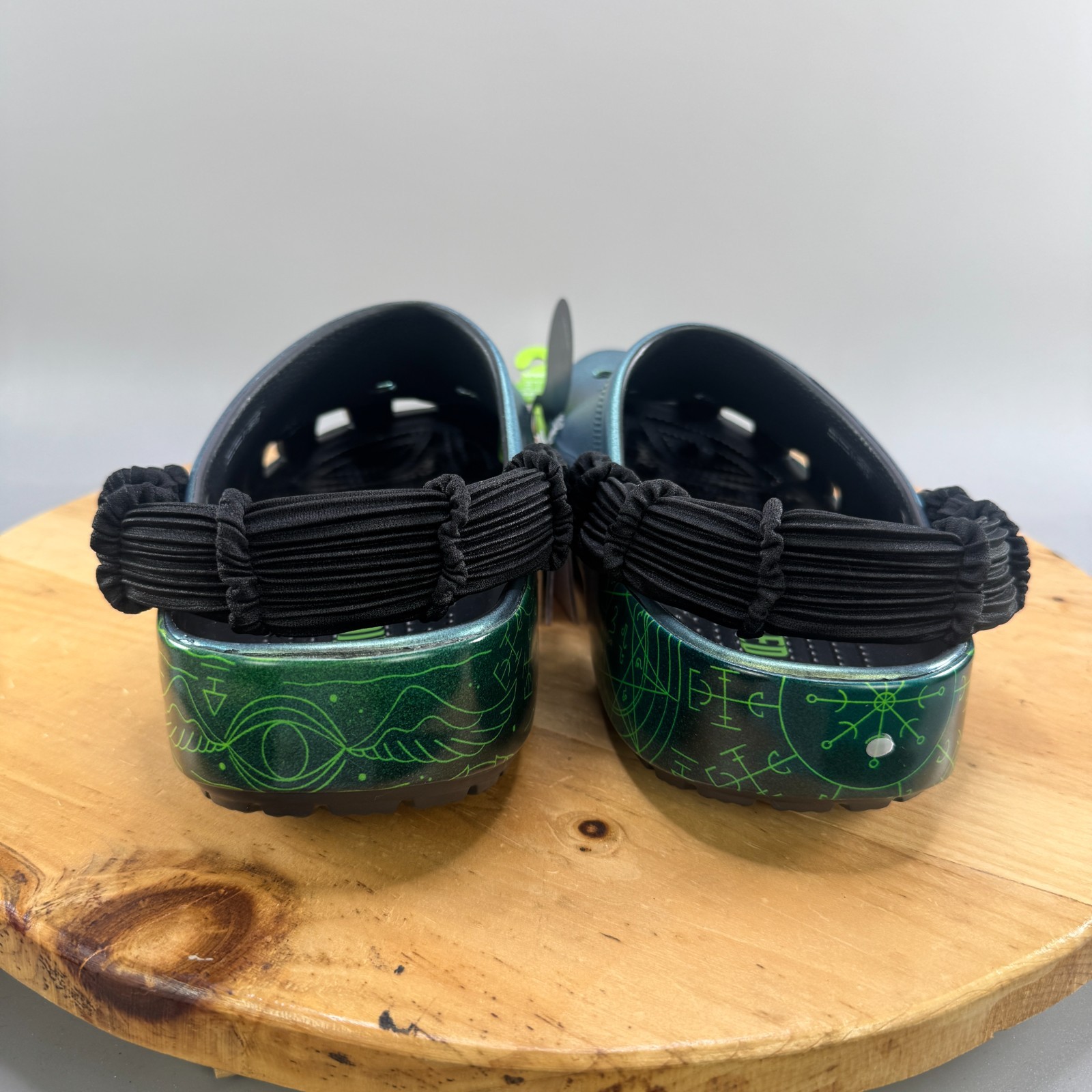 Crocs Wicked Elphaba Womens Size 7 Classic Clogs Limited Edition w/ Jibbitz NEW