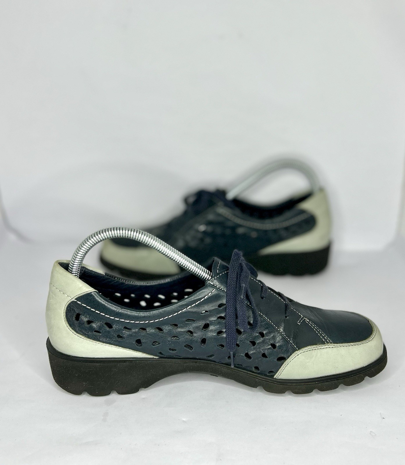 Ara Soft Womens 10 Navy Perforated Leather Sneakers Luftpolster Comfort Shoes